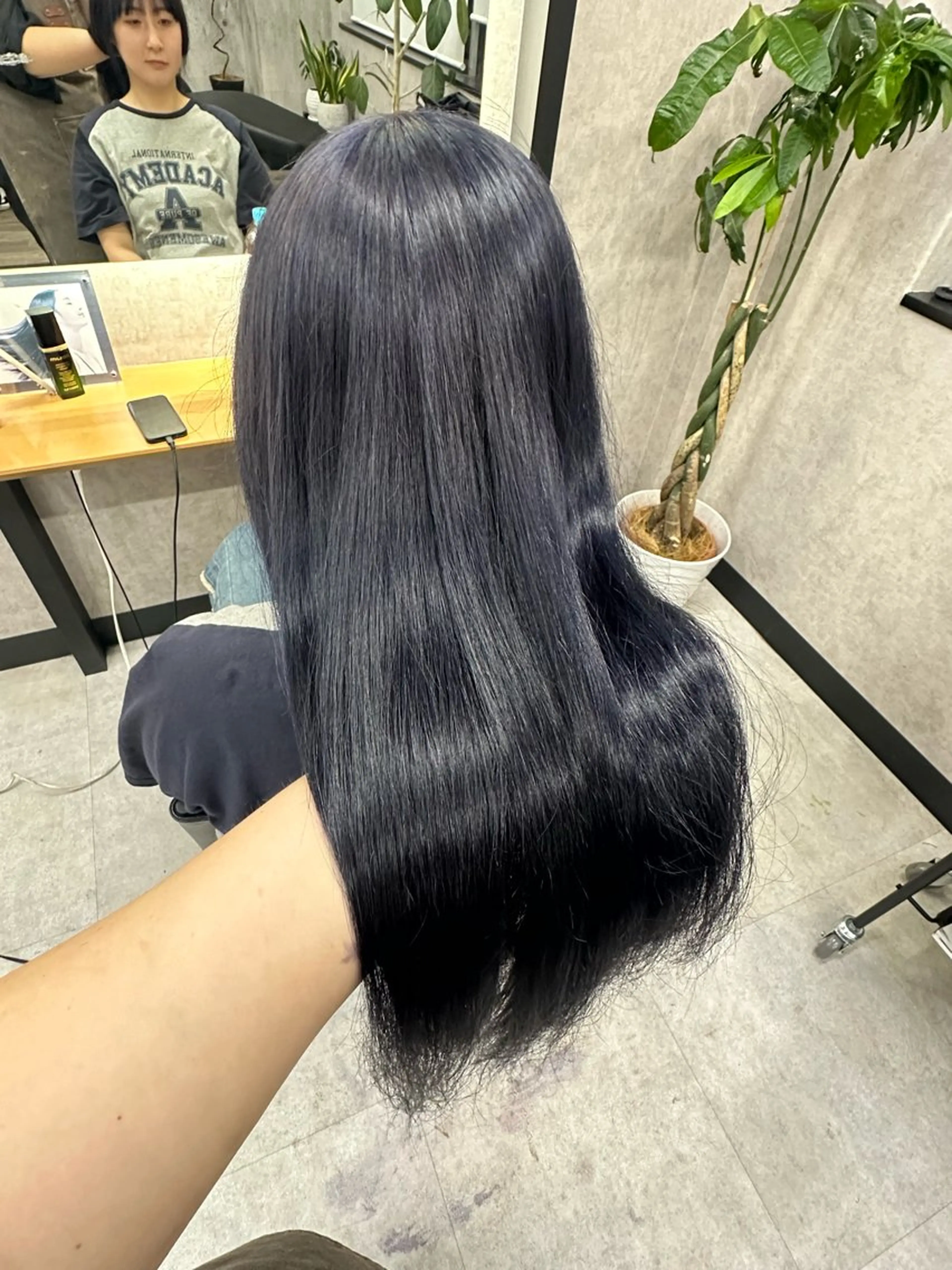 カット+アディクシーカラーの写真