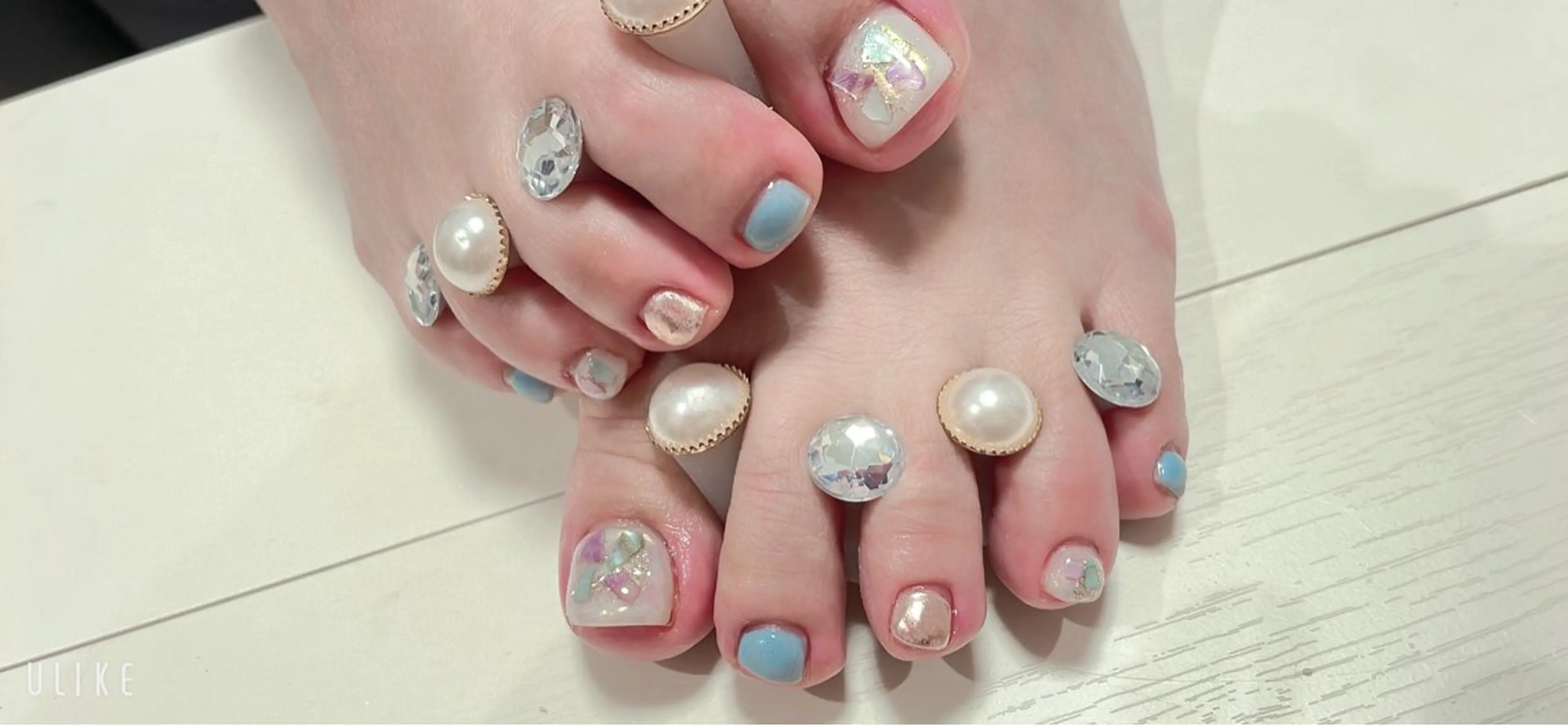 ネイル フットネイル emi ...の眉毛・アイブロウイメージ