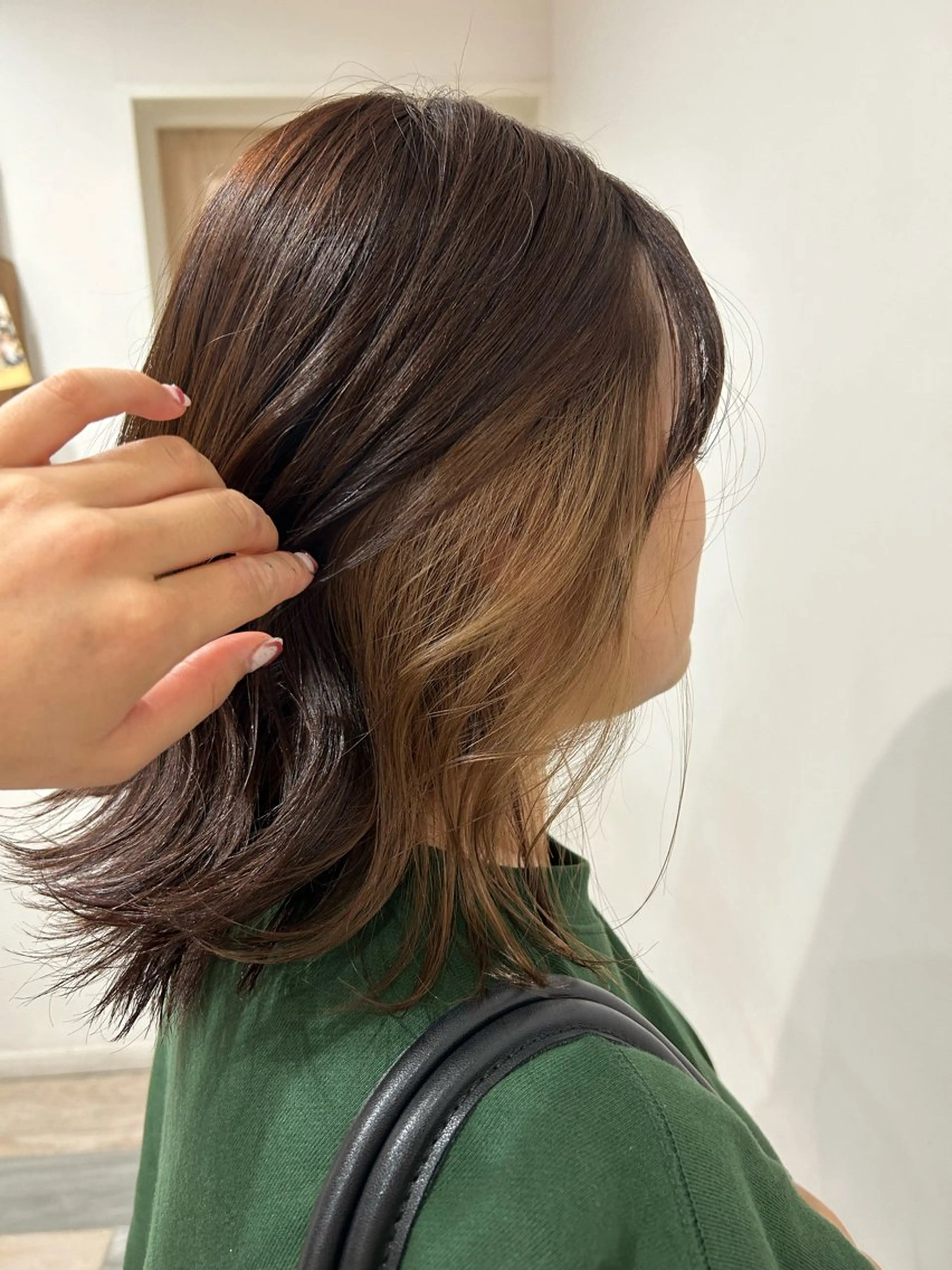 セミロング カラー イヤリングカラー 荒木 友那のヘアスタイル