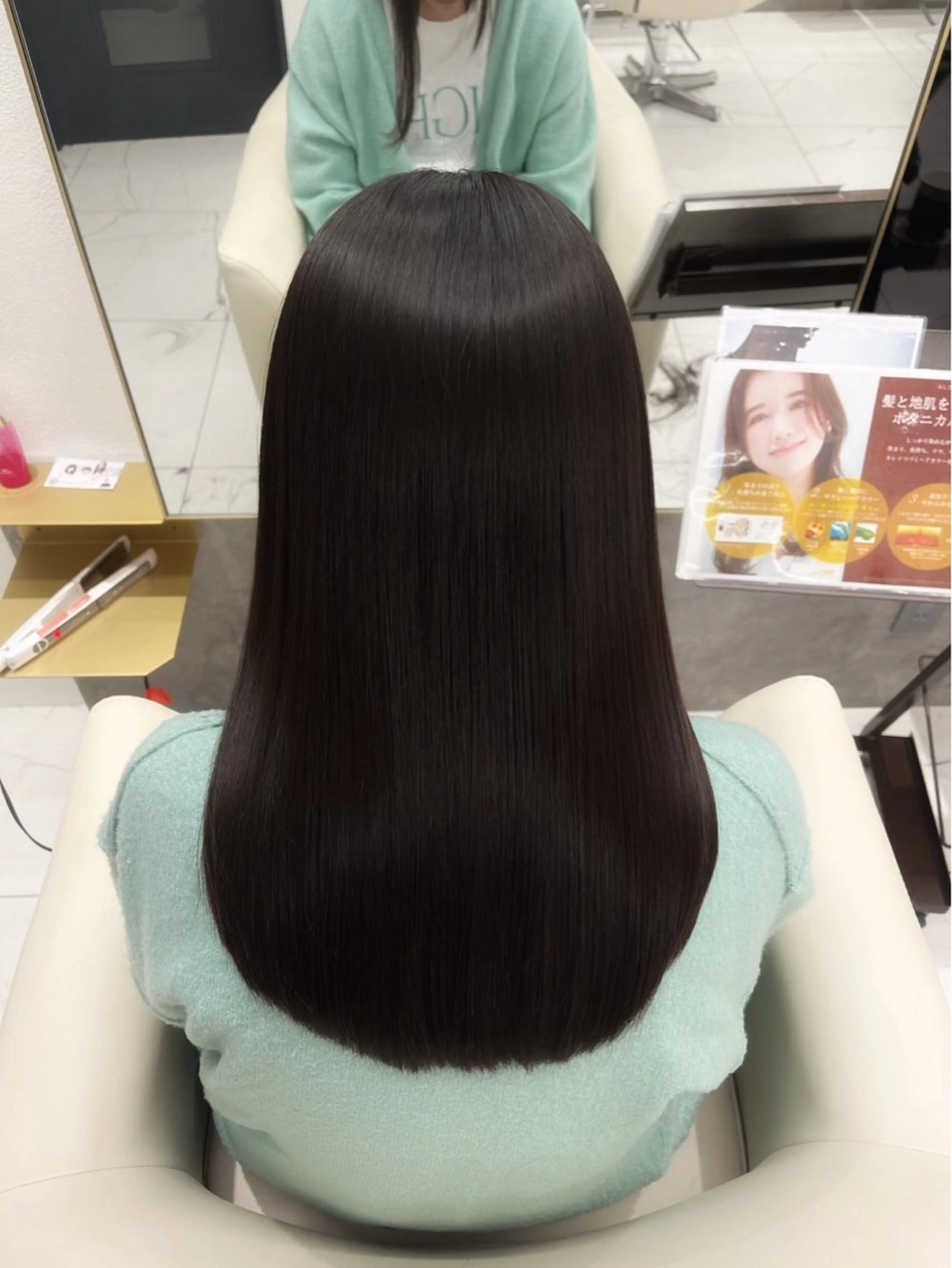 ロング 里見 愛梨のヘアスタイル