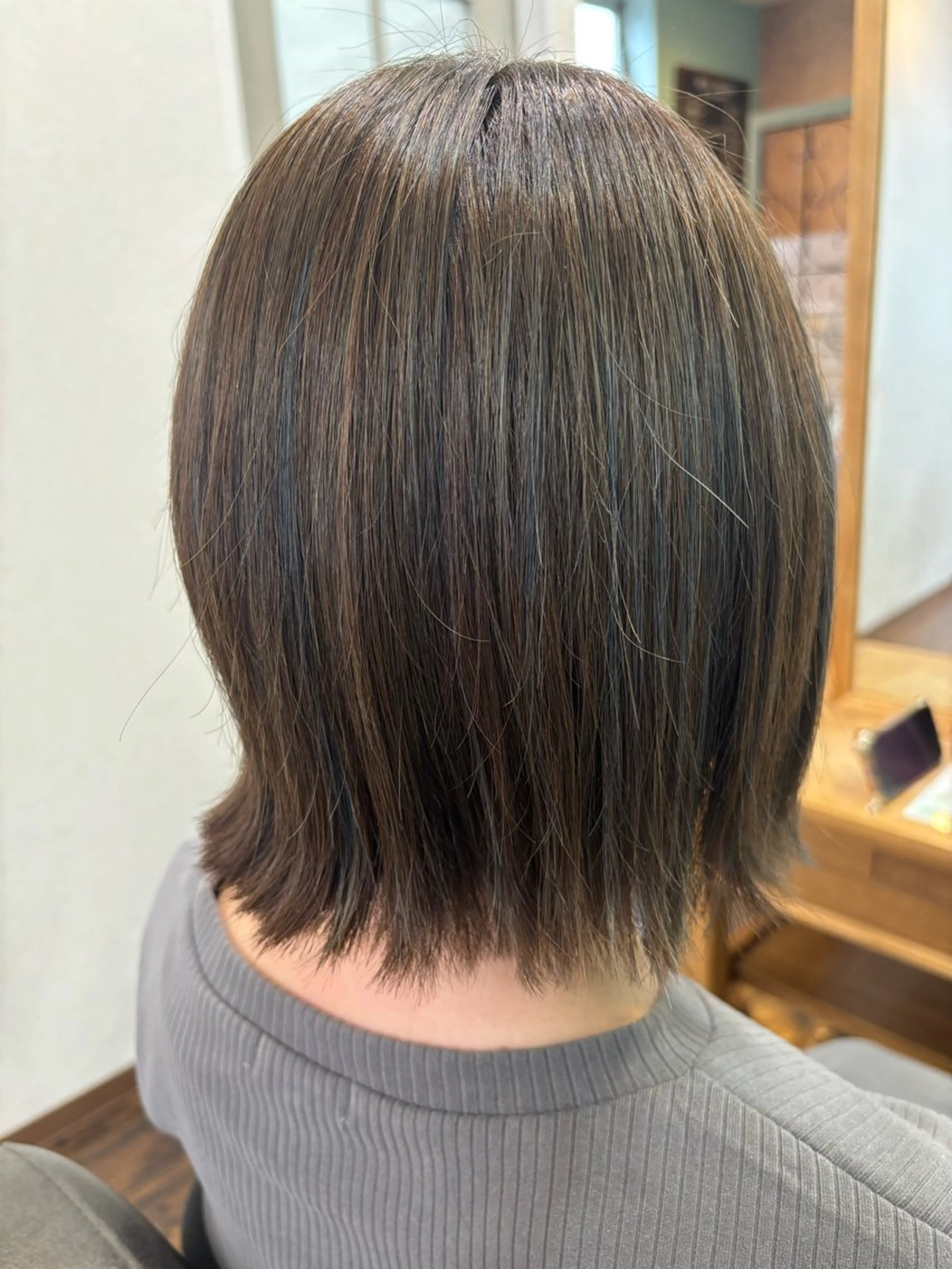 ミディアム ボブ ハイライト 及川 千晴のヘアスタイル