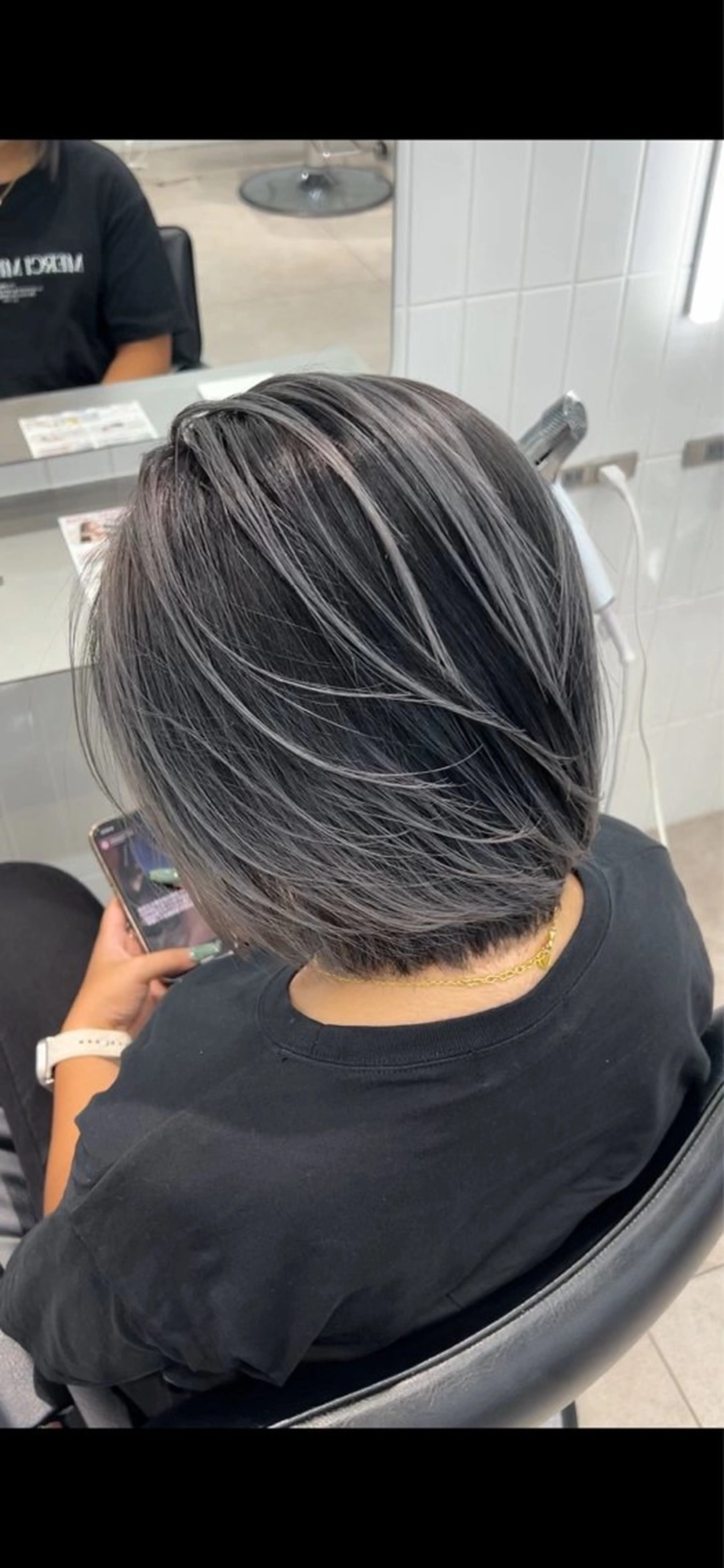 ミディアム カラー バレイヤージュ 黒髪 ブリーチ ブルーカラー ブルーブラック ヘアカラー トリートメント 表参道/ハイライト バレイヤージュのヘアスタイル
