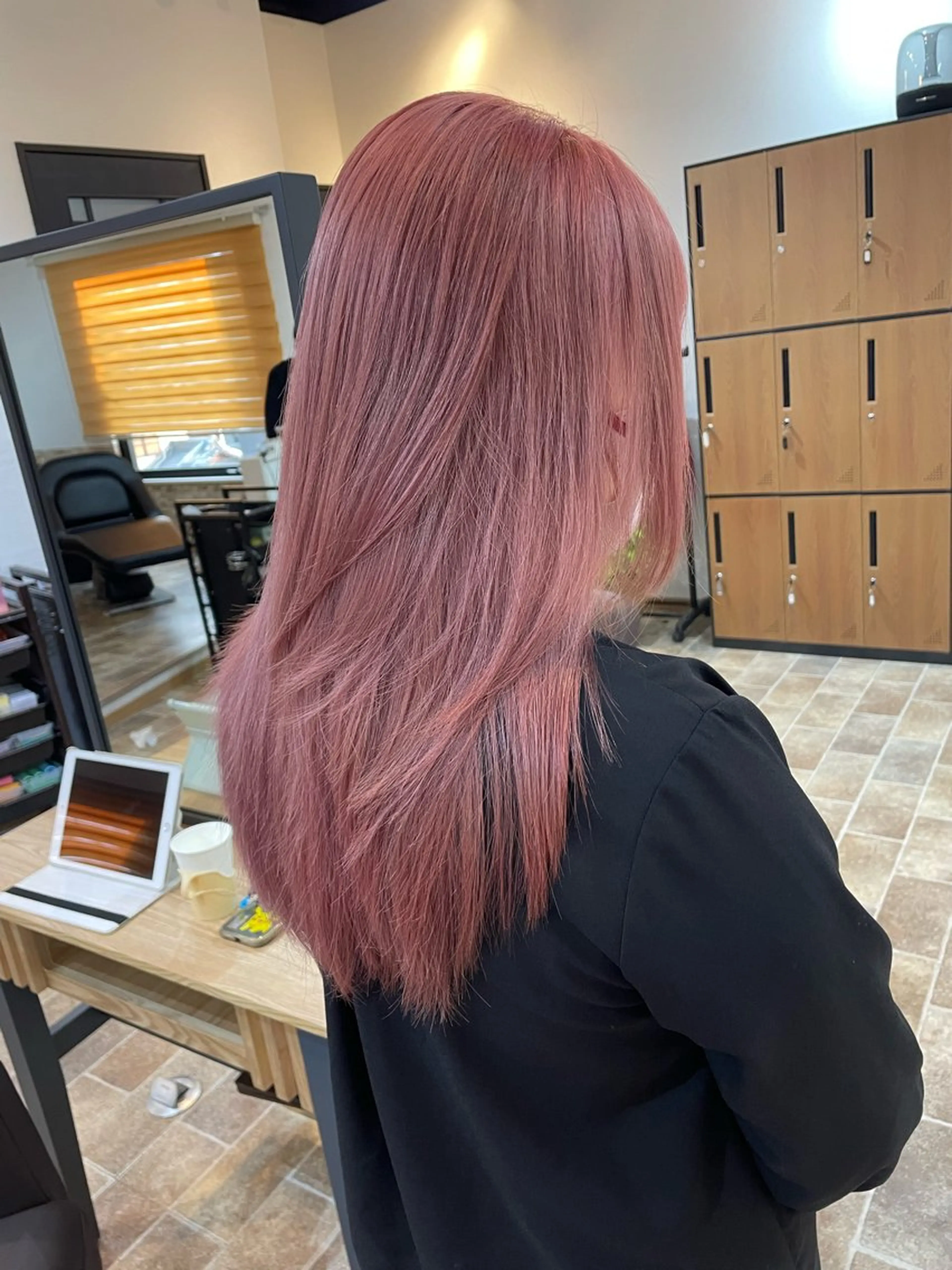 ロング カラー ピンクカラー レイヤーカット カット ヘアカラー YUI/ ブリーチカラー🌷のヘアスタイル