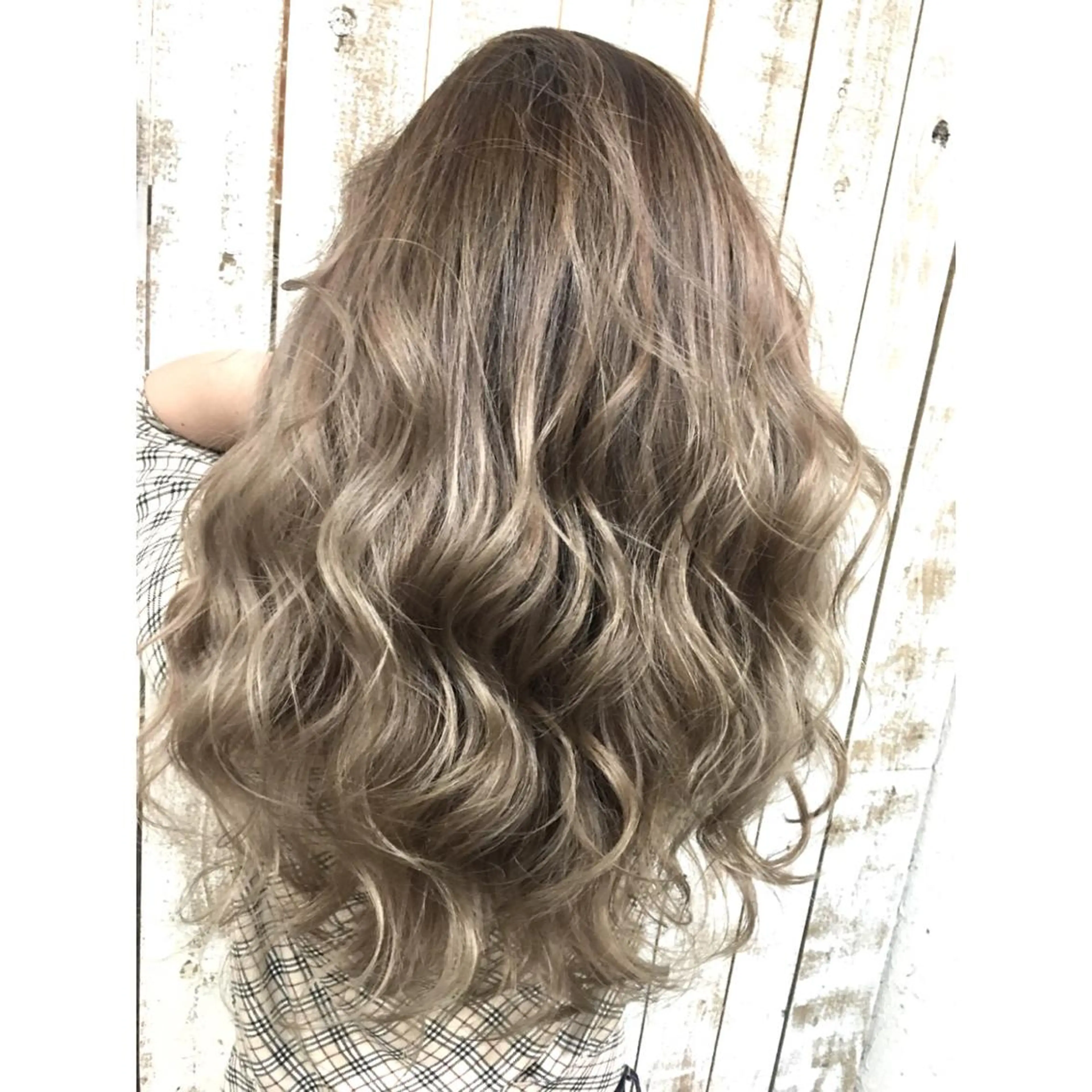 ロング カラー バレイヤージュ ベージュカラー レイヤーカット ヘアカラー トリートメント 井上 一平のヘアスタイル