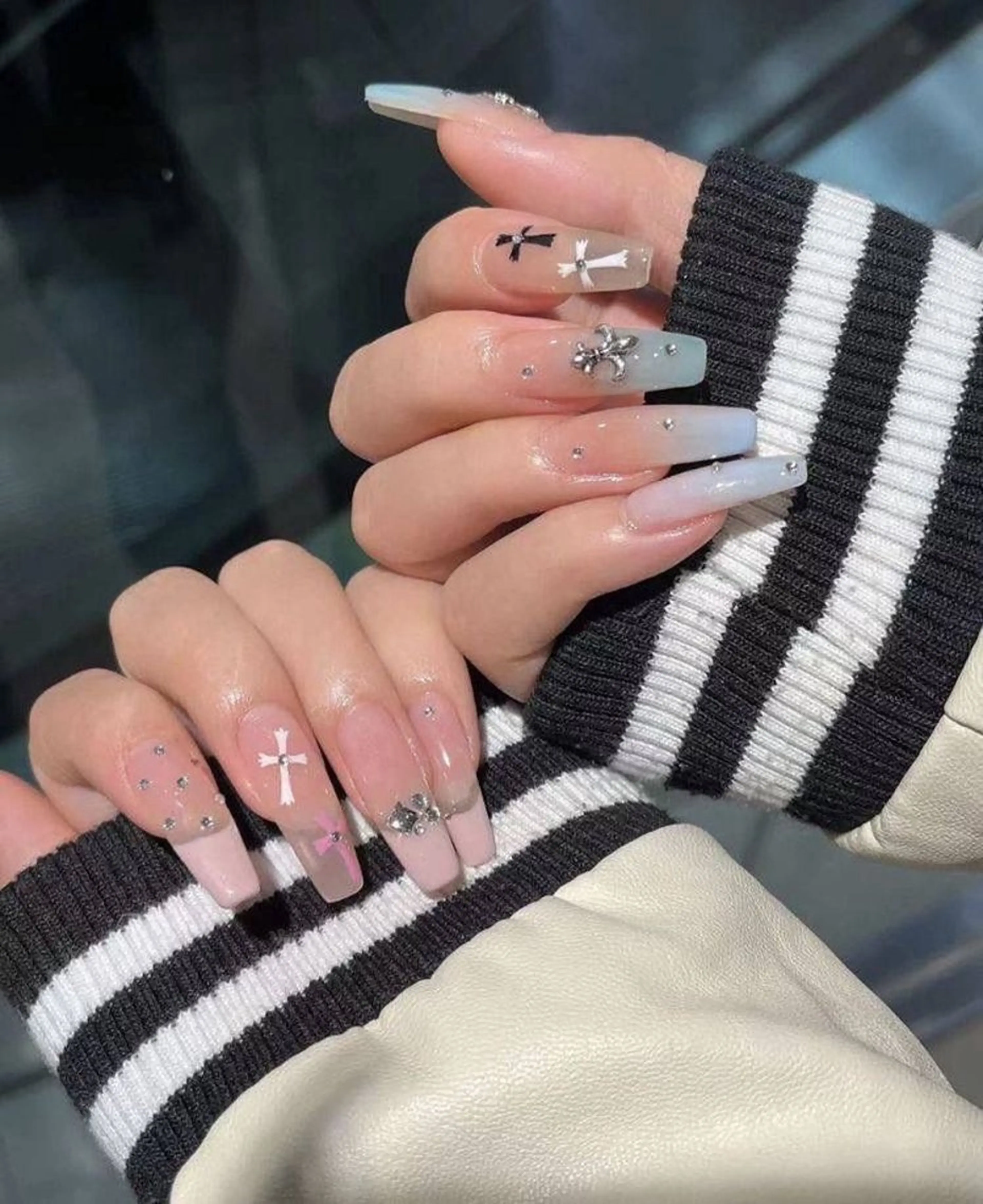 カラー グラデーションカラー ピンクカラー ハンドネイル AIN Nailのネイルデザイン