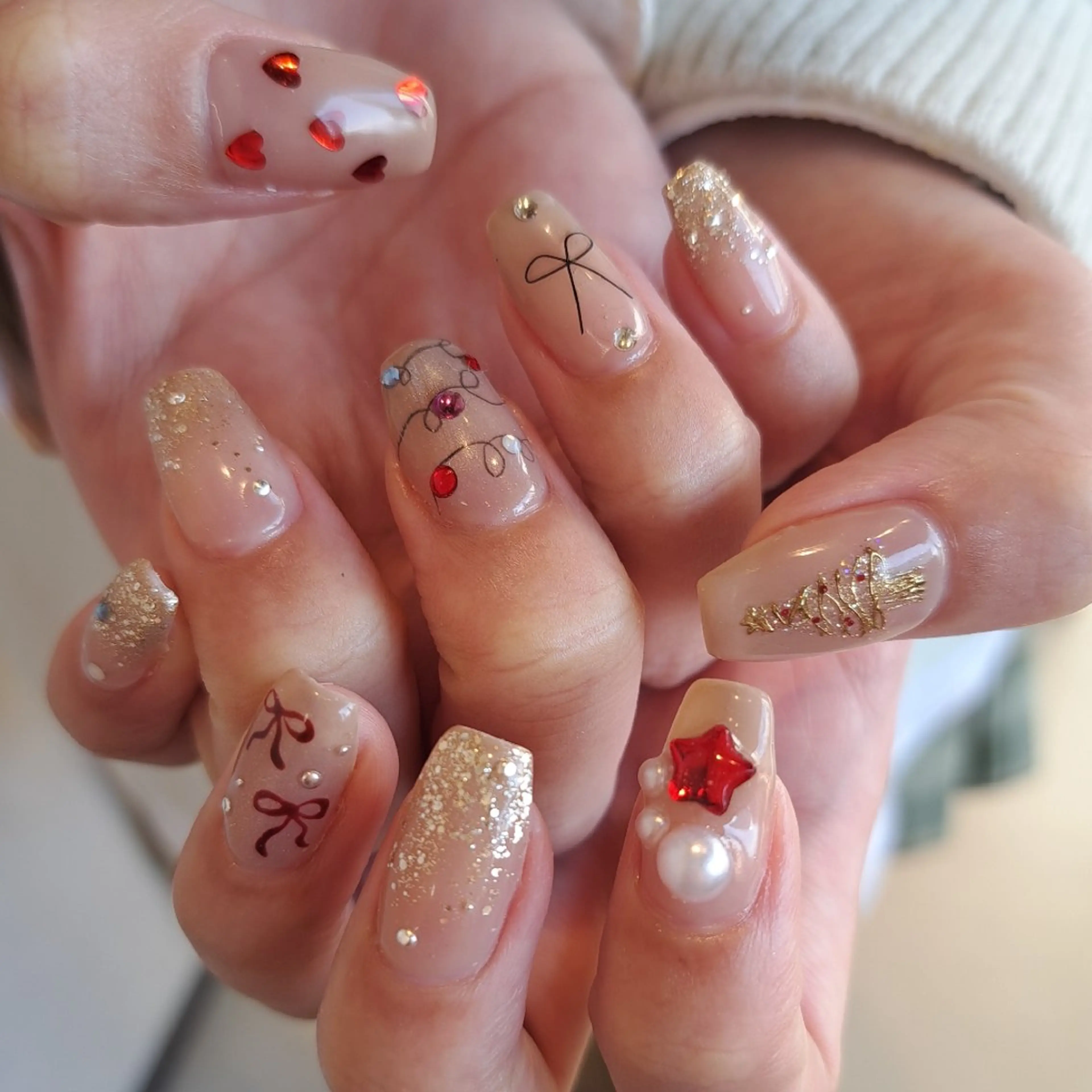 ネイル アートネイル ジェルネイル キラキラネイル 持ち込み 冬ネイル ハンドネイル Nail mood デザイン持ち込みokのネイルデザイン