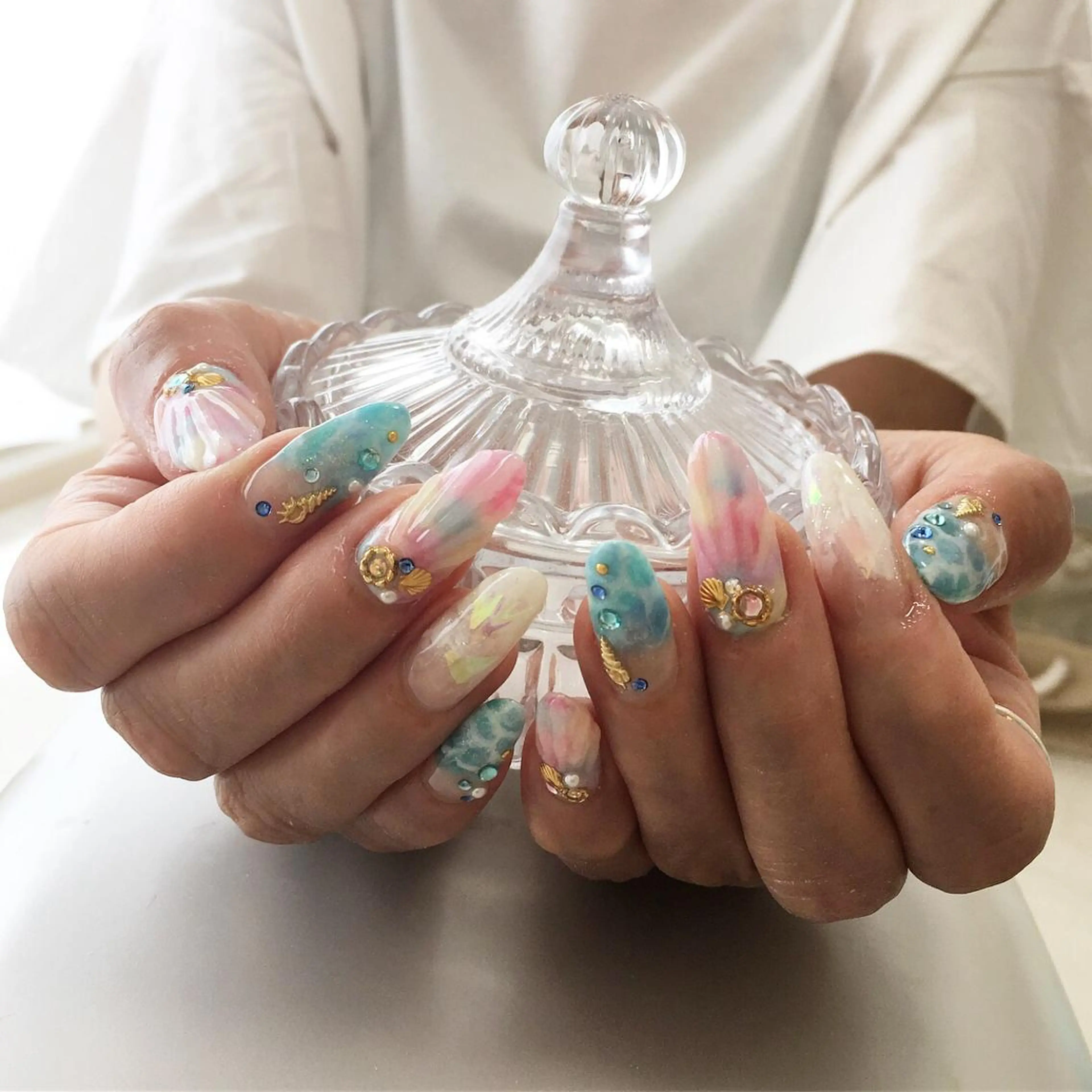 ネイル アートネイル ロングネイル ホワイト Petit Fleur所属・青柳 亜梨奈のマツエク・マツパデザイン