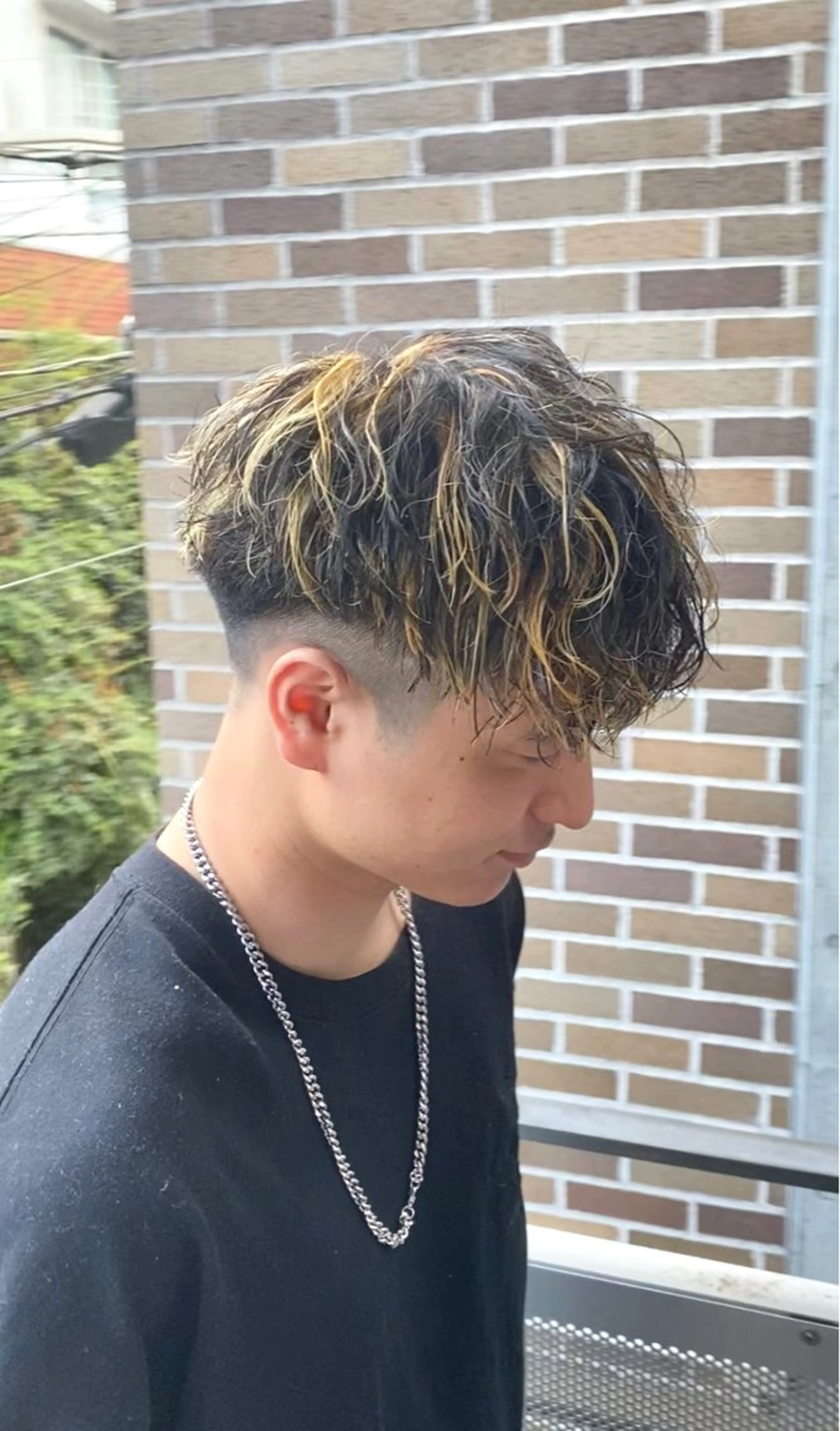 カラー パーマ メンズ メンズハイライト メンズパーマ スペインカール ツイストスパイラルパーマ ハイライトカラー カット ヘアカラー パーマ トリートメント シャドウパーマ/ 波巻パーマYu-Kiのヘアスタイル