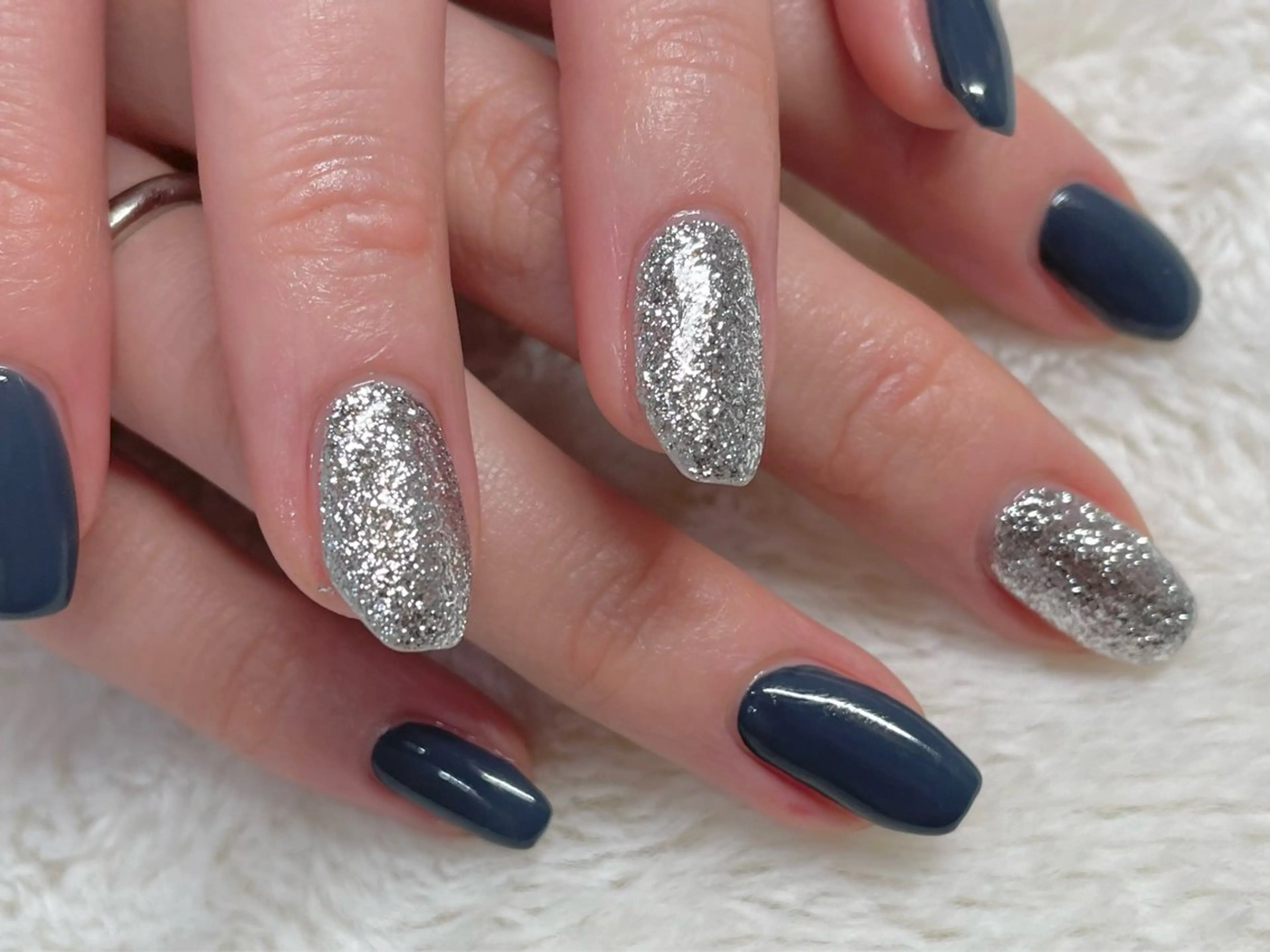 ネイル ラメ(グリッター) ネイビー riri-nail Rie Endoのネイルデザイン