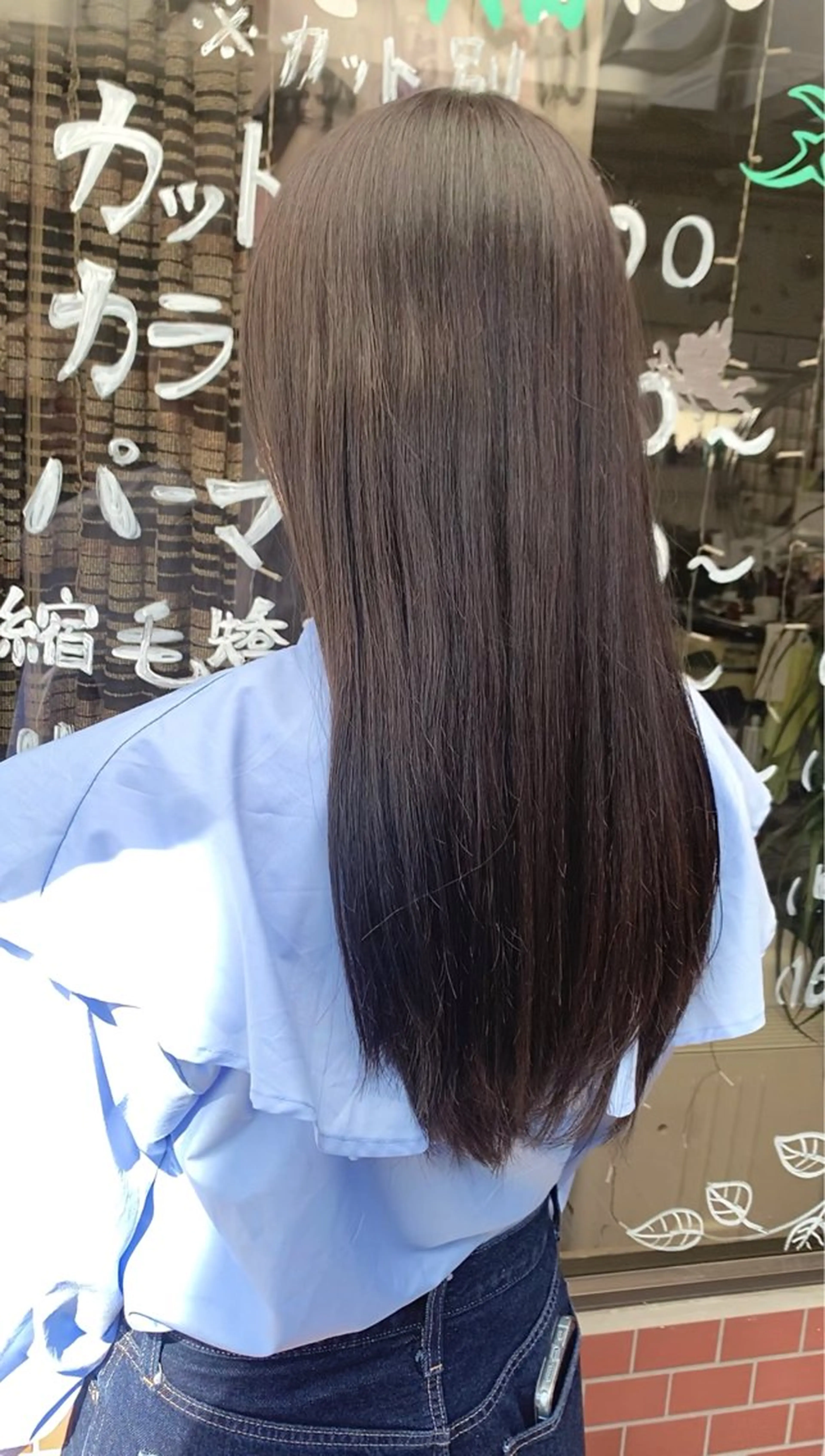 ロング 岸田 梓武生のヘアスタイル