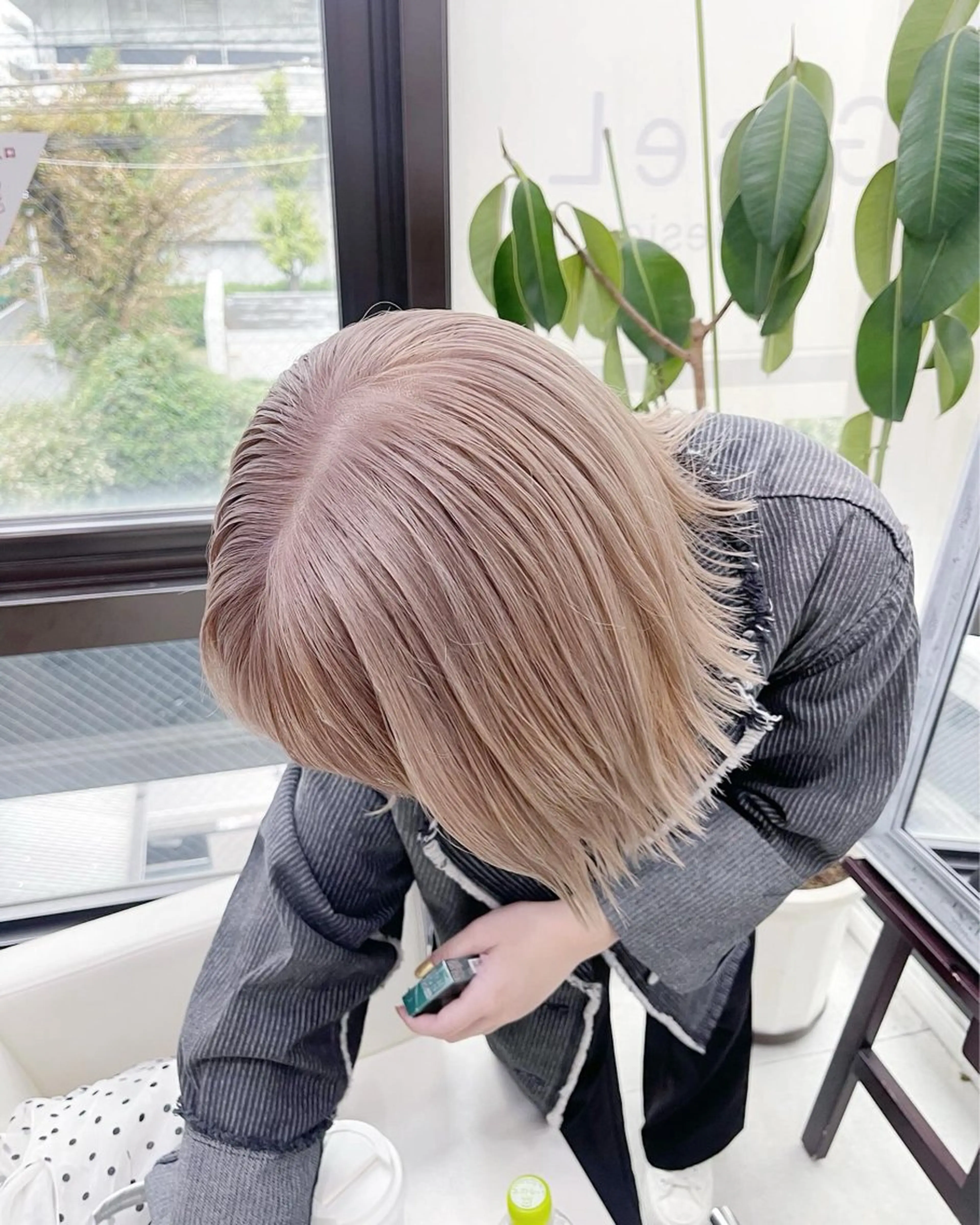 ミディアム カラー ベージュカラー ミルクティーベージュ ヘアカラー トリートメント AiM 大名　似合わせカットのヘアスタイル