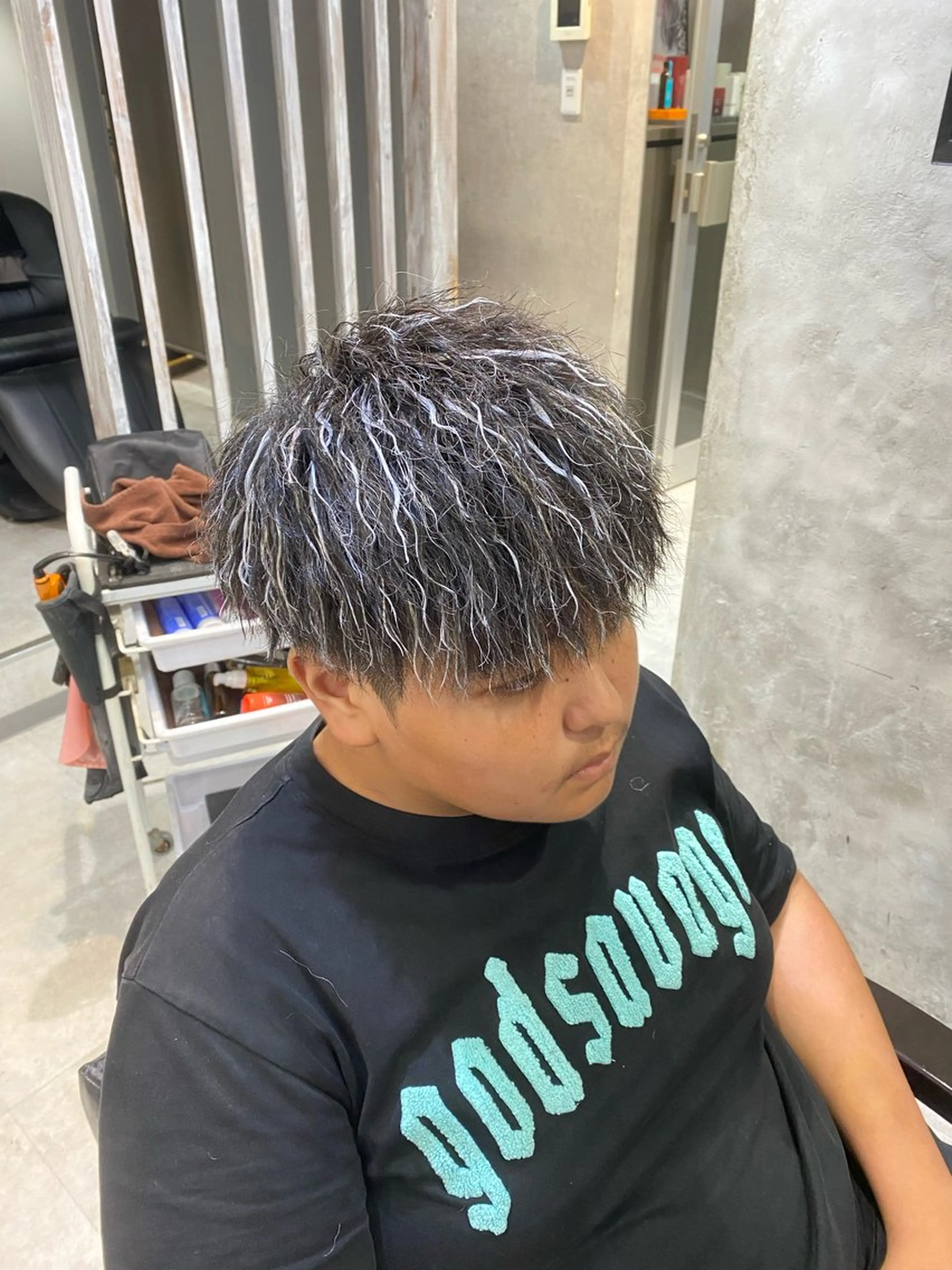 ショート カラー パーマ ツイストスパイラルパーマ ハイライトカラー ハイライト スパイラルパーマ カット ヘアカラー パーマ 🐉『メンズ美容師』 吉田龍星🐉のヘアスタイル