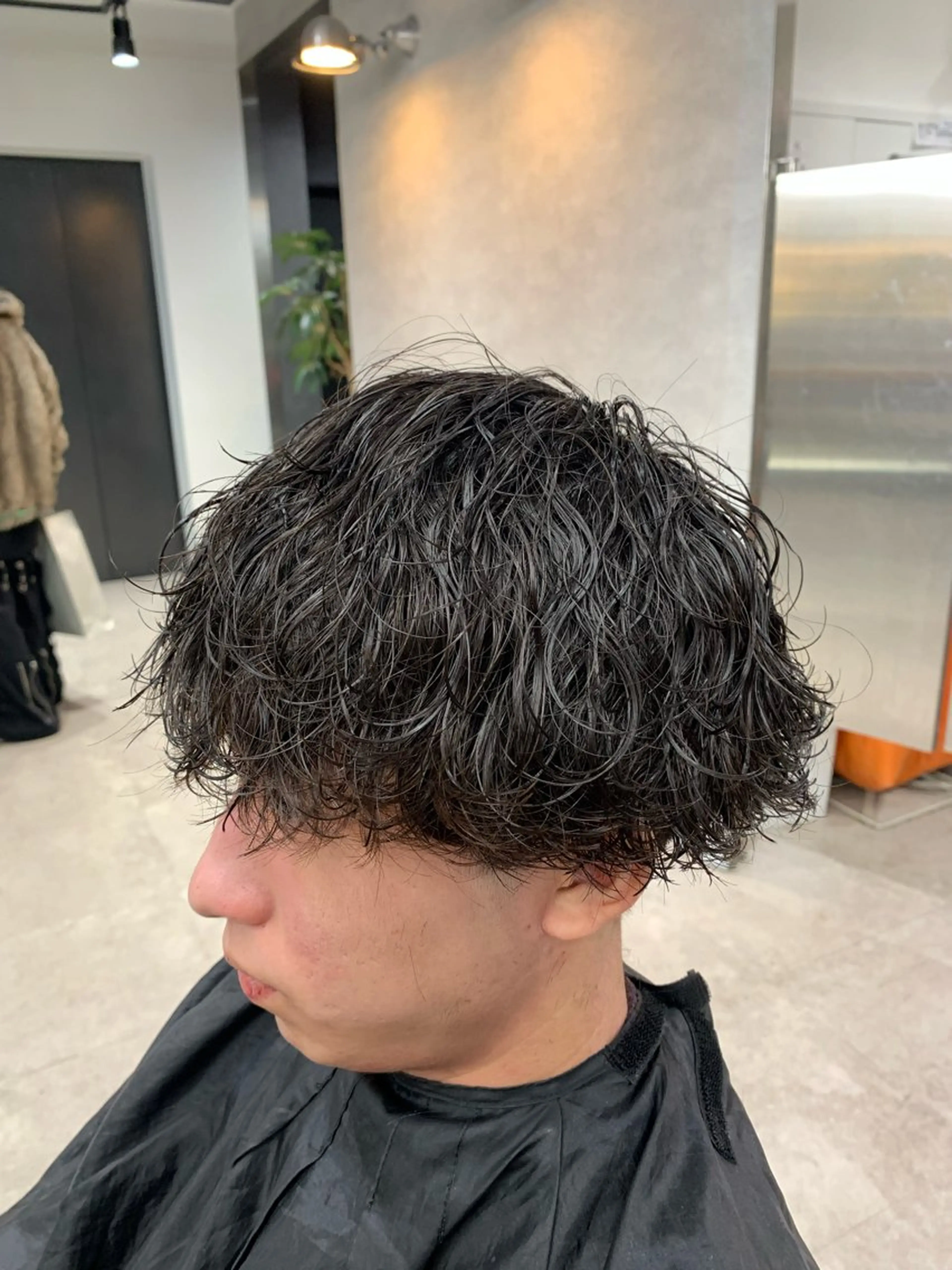 ショート パーマ メンズ メンズブリーチ フェザーパーマ メンズハイトーン メンズパーマ スペインカール ⚡️メンズ特化⚡️ RYUKIのヘアスタイル