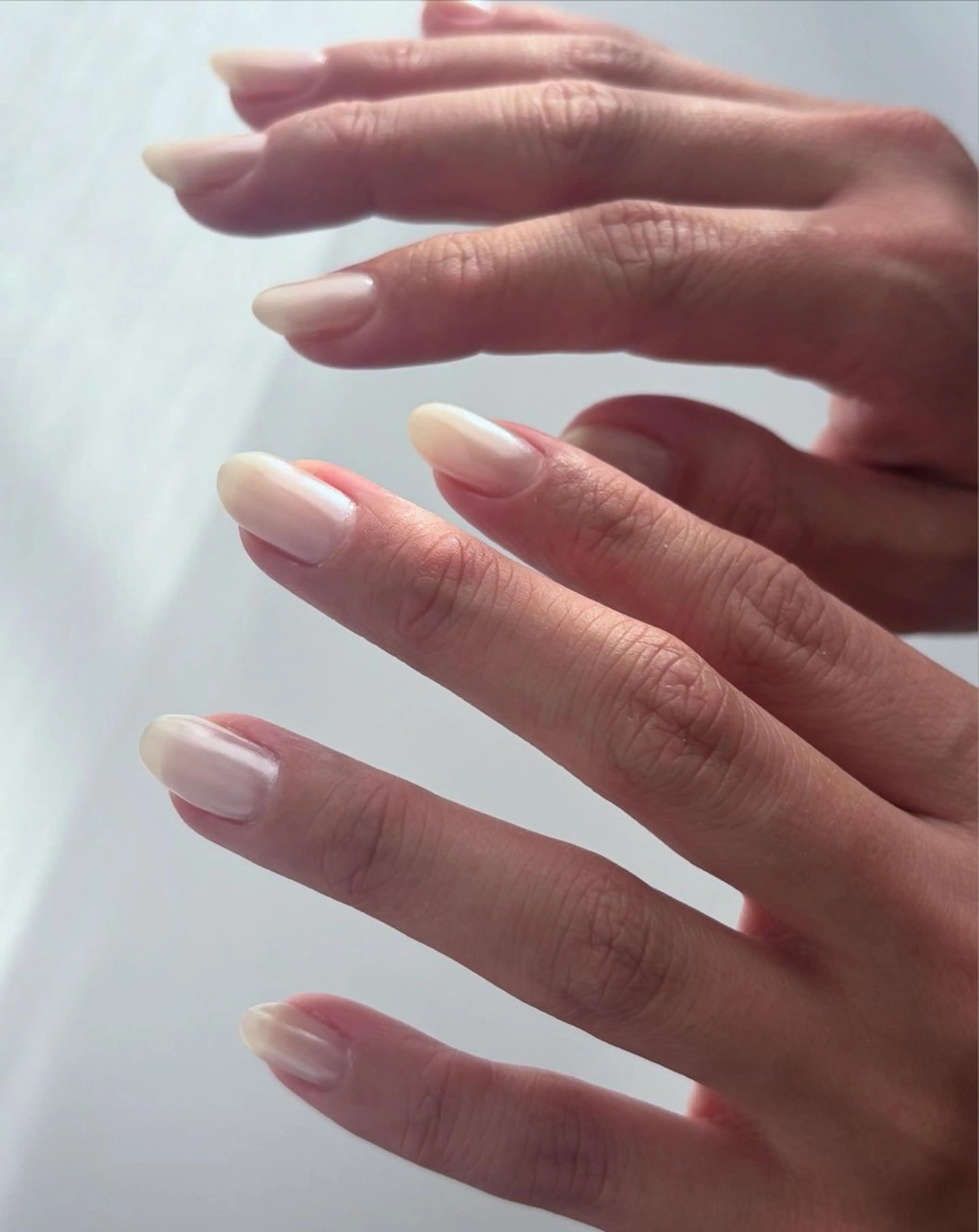 ネイル ミラーネイル ホワイト ハンドネイル Elio所属・Elio 国泰寺のネイルデザイン