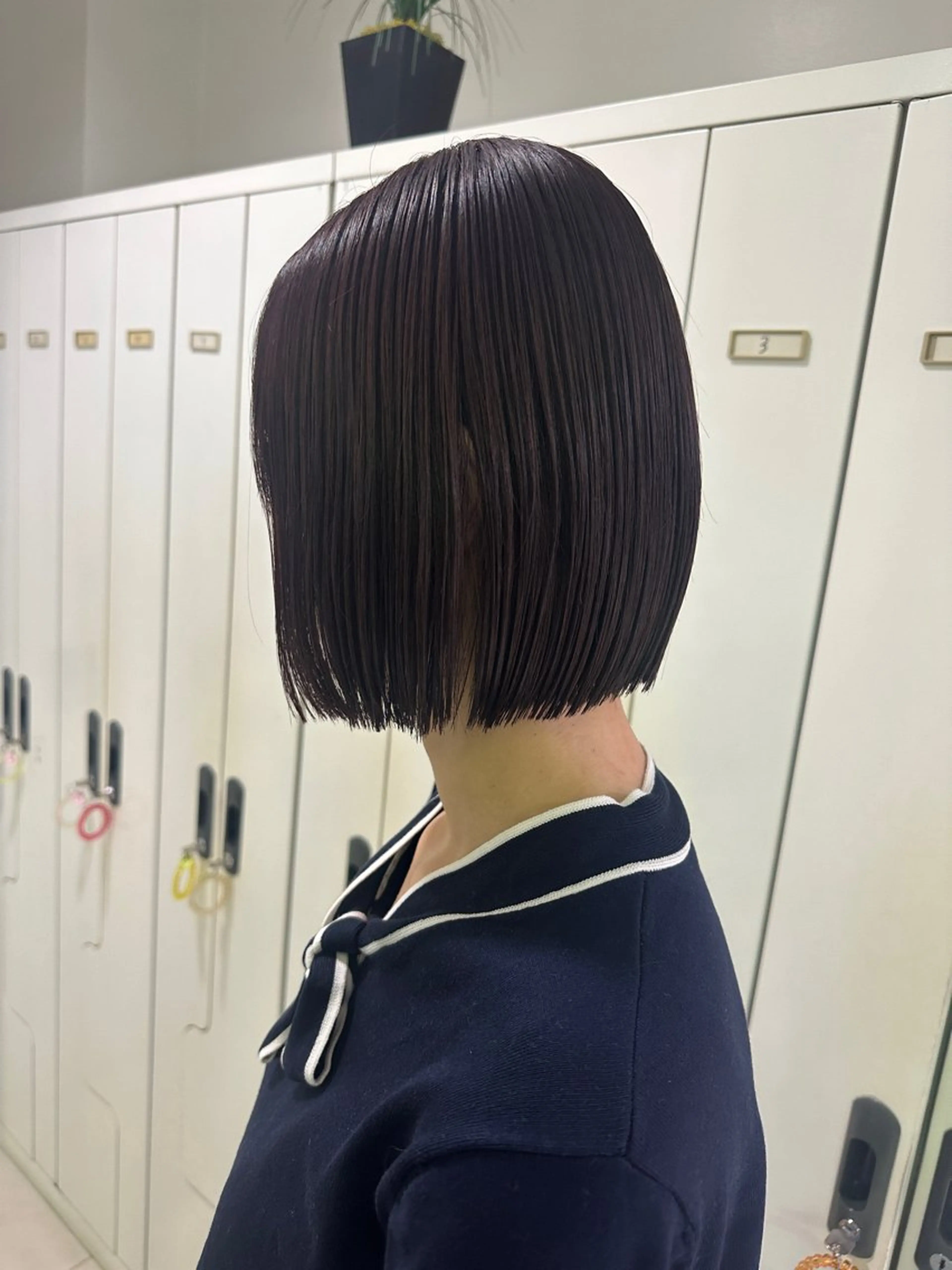 ミディアム レイヤー 艶々カラーのヘアスタイル