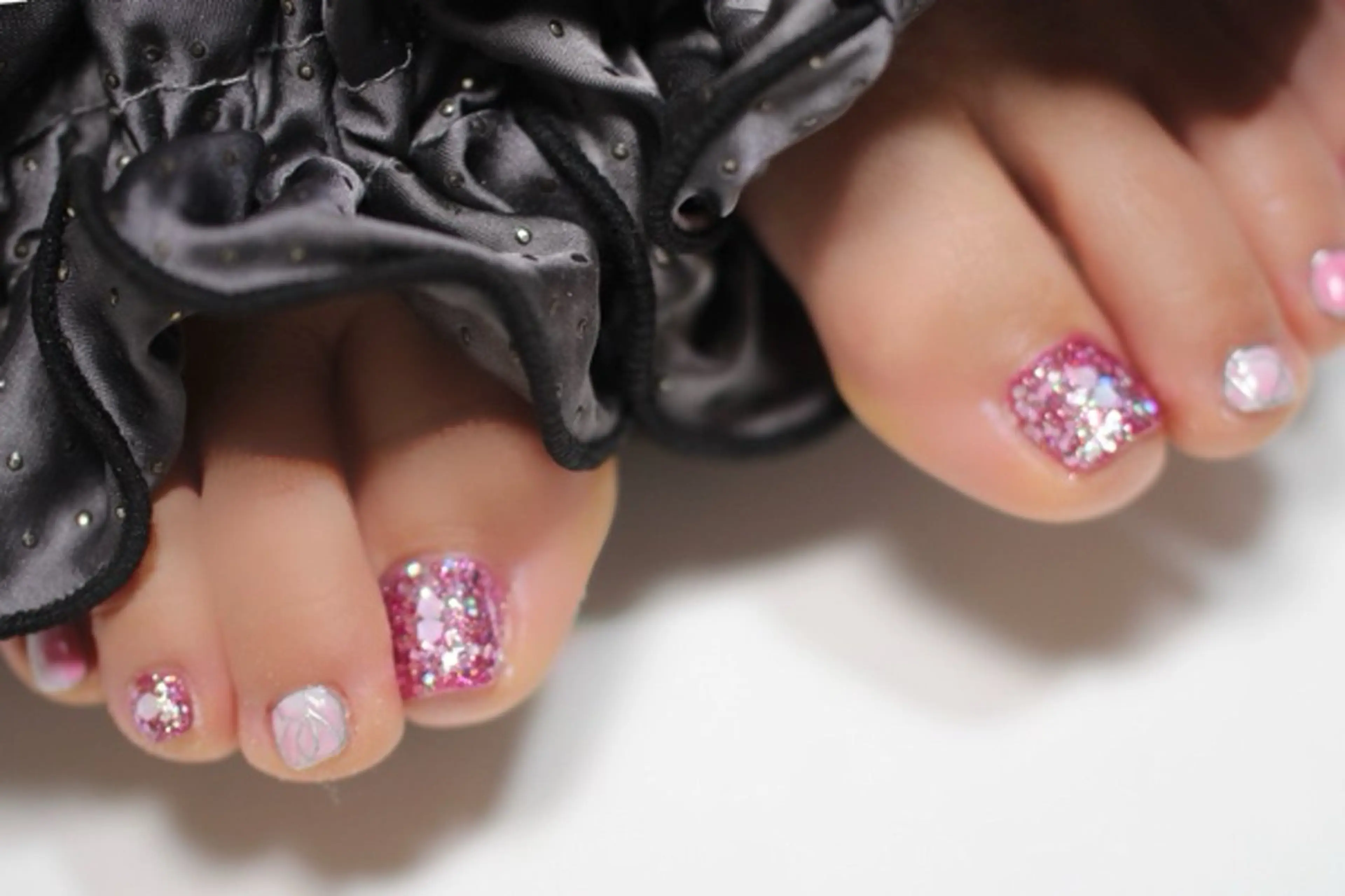 ネイル アートネイル フットネイル ジェルネイル ラメ(グリッター) ママリンド　志村坂上店所属・しみ えんのネイルデザイン