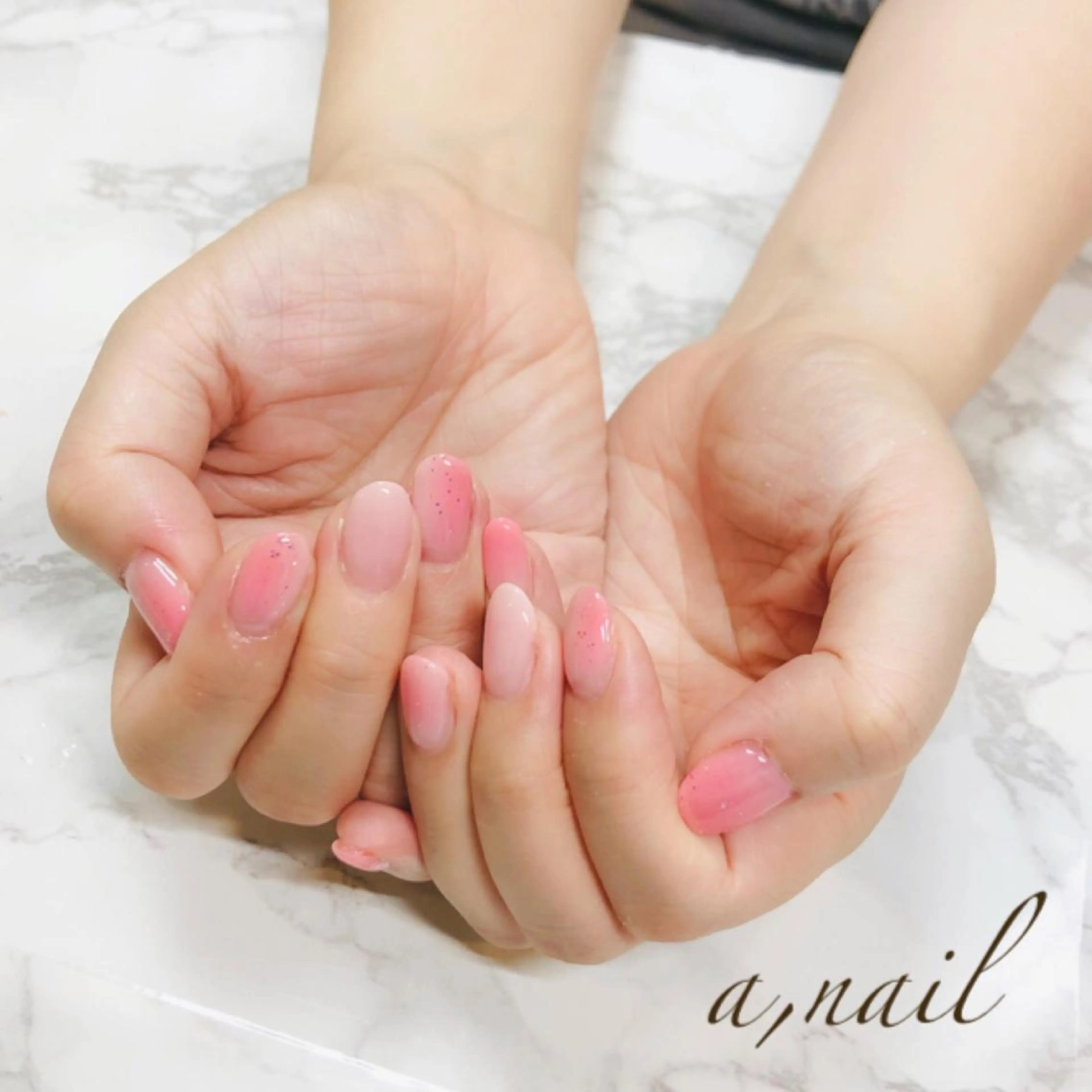 ネイル フットネイル ジェルネイル グラデーション ラメ(グリッター) ラメグラデーション ハンドネイル ネイルサロン エーネイルのネイルデザイン