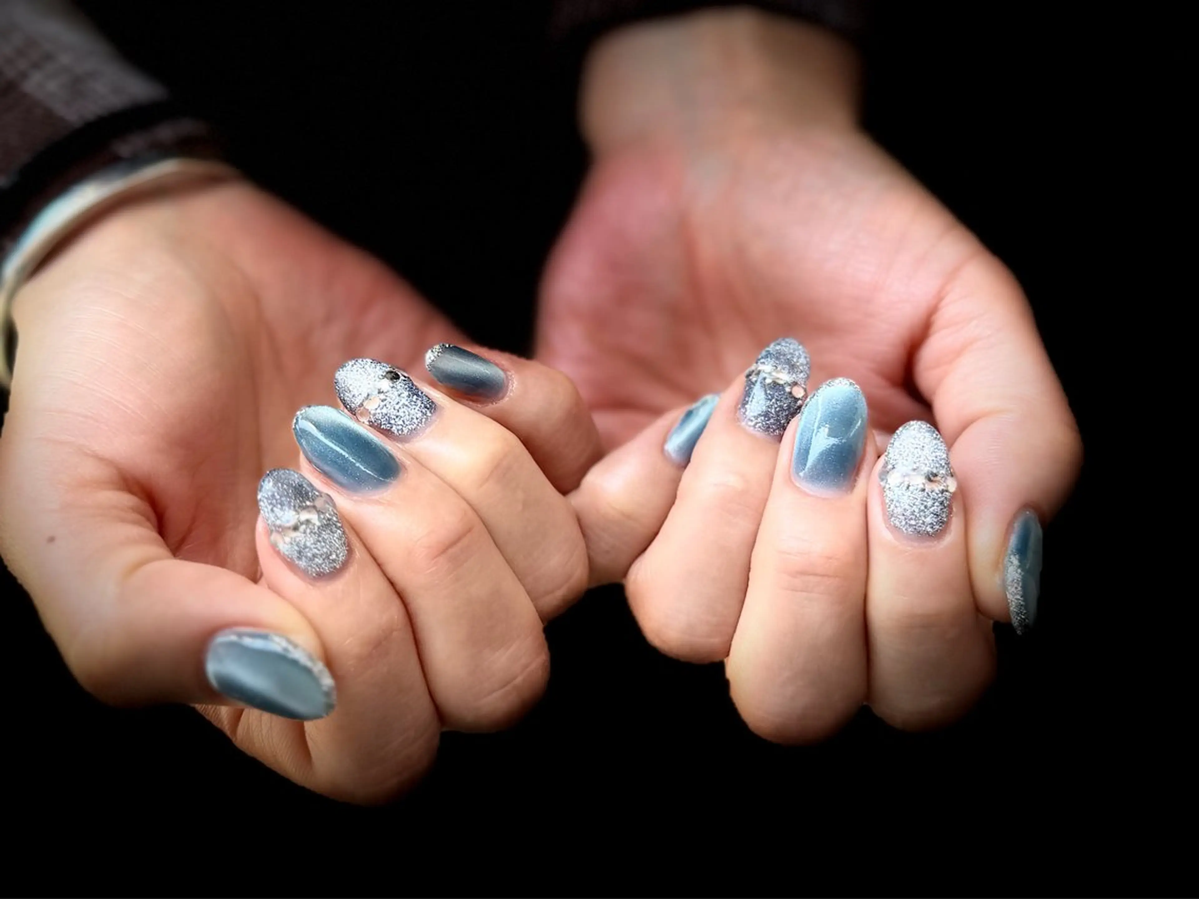 ネイル ブルー フラッシュネイル フラッシュマグ キラキラネイル マグネットネイル ハンドネイル ✴︎ C+nailのネイルデザイン