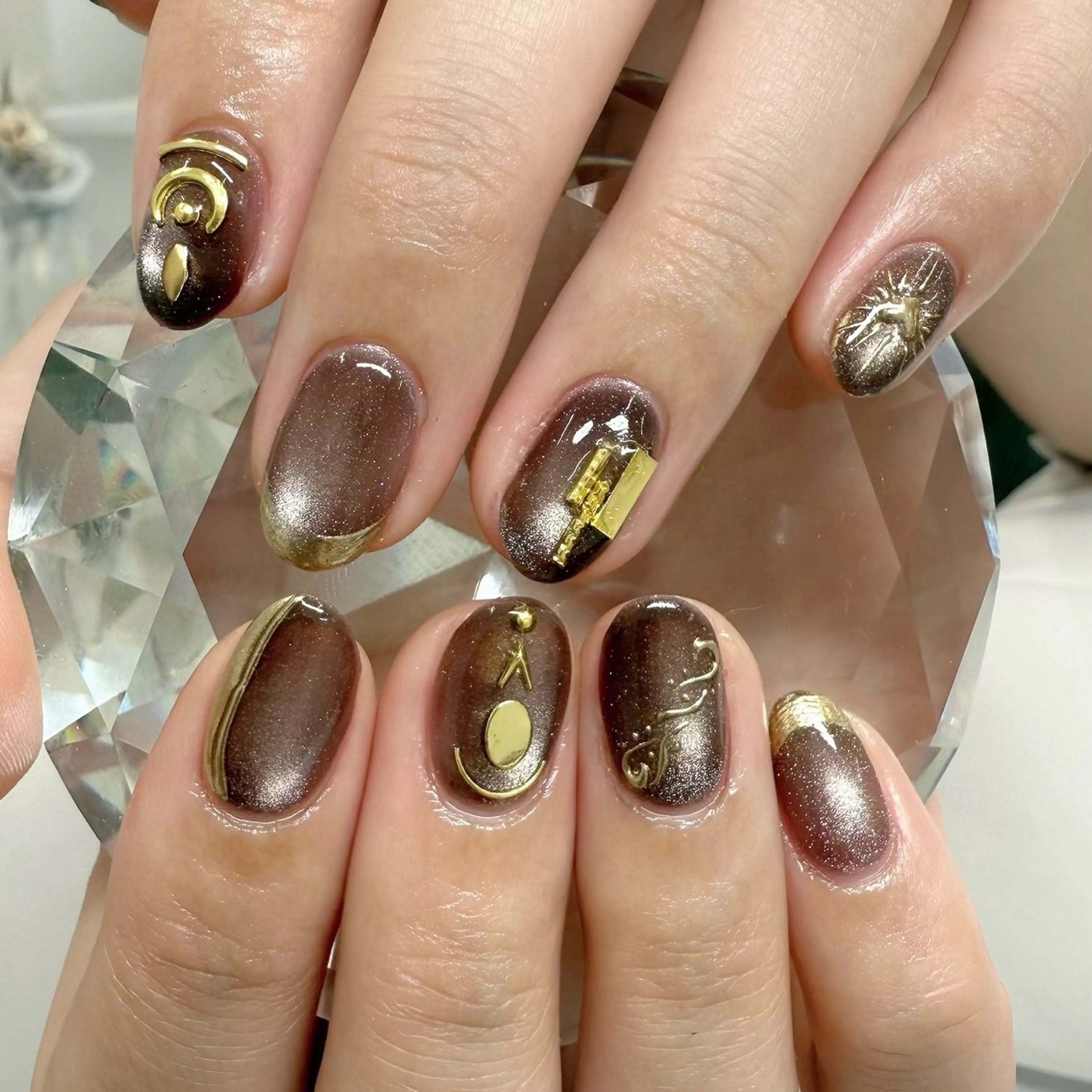 ネイル アートネイル ブラウン ゴールド マグネットネイル ミラーネイル Amie NAILのネイルデザイン