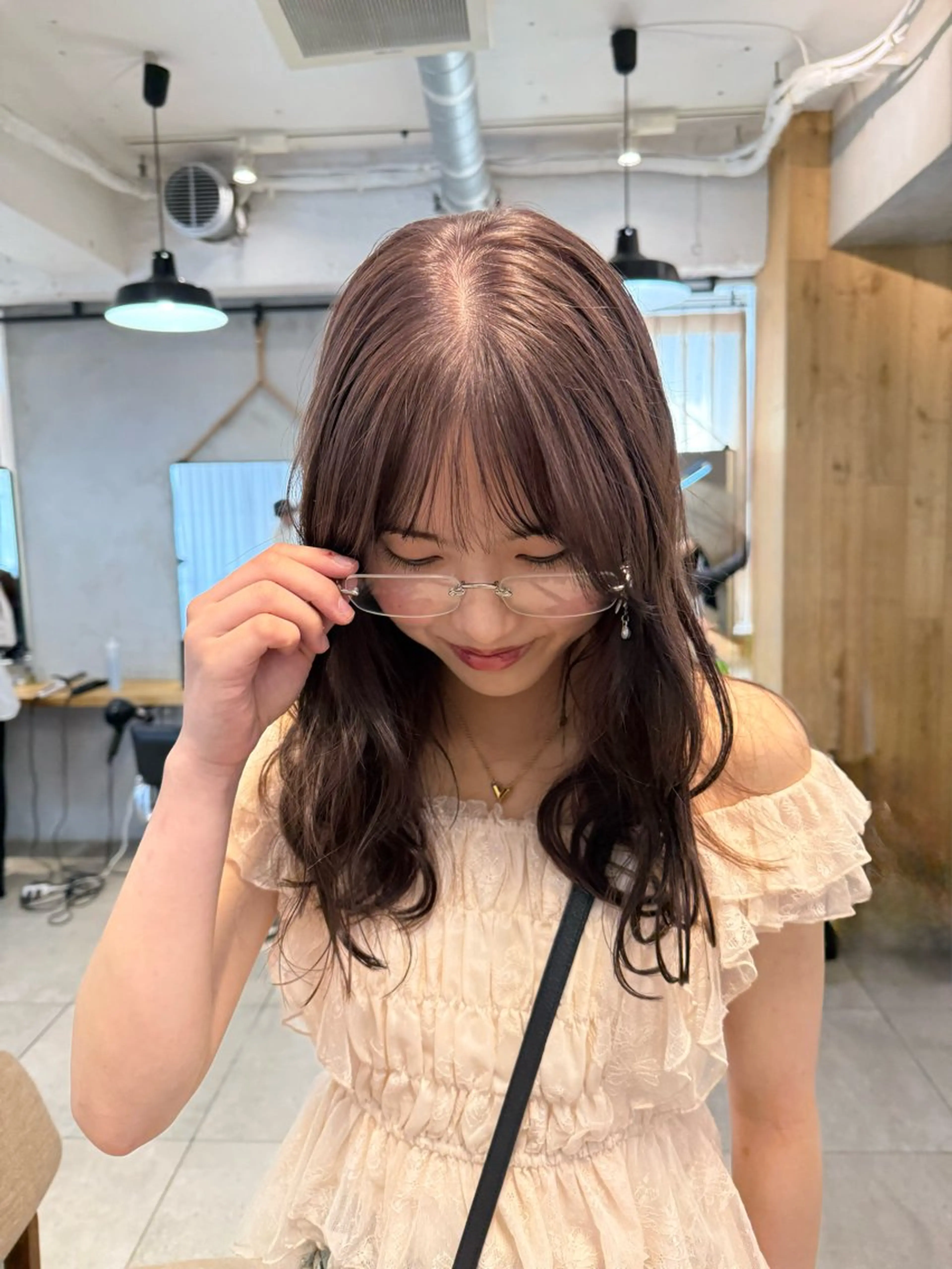 セミロング カラー ミルクティー× グレージュMOMOのヘアスタイル