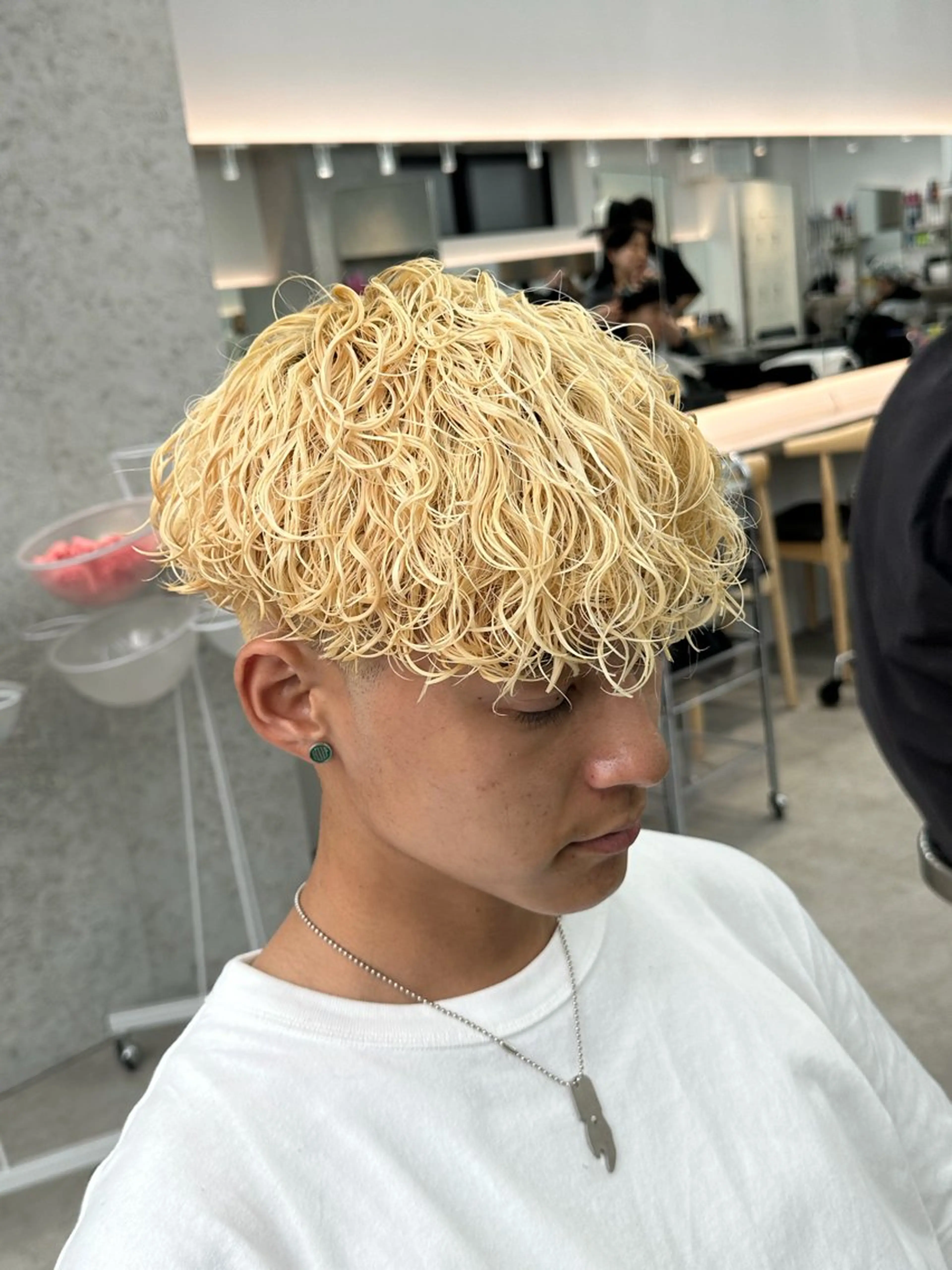 ショート カラー ブリーチ ヘアカラー fifth栄|波巻き 職人🌀ゆうとのヘアスタイル