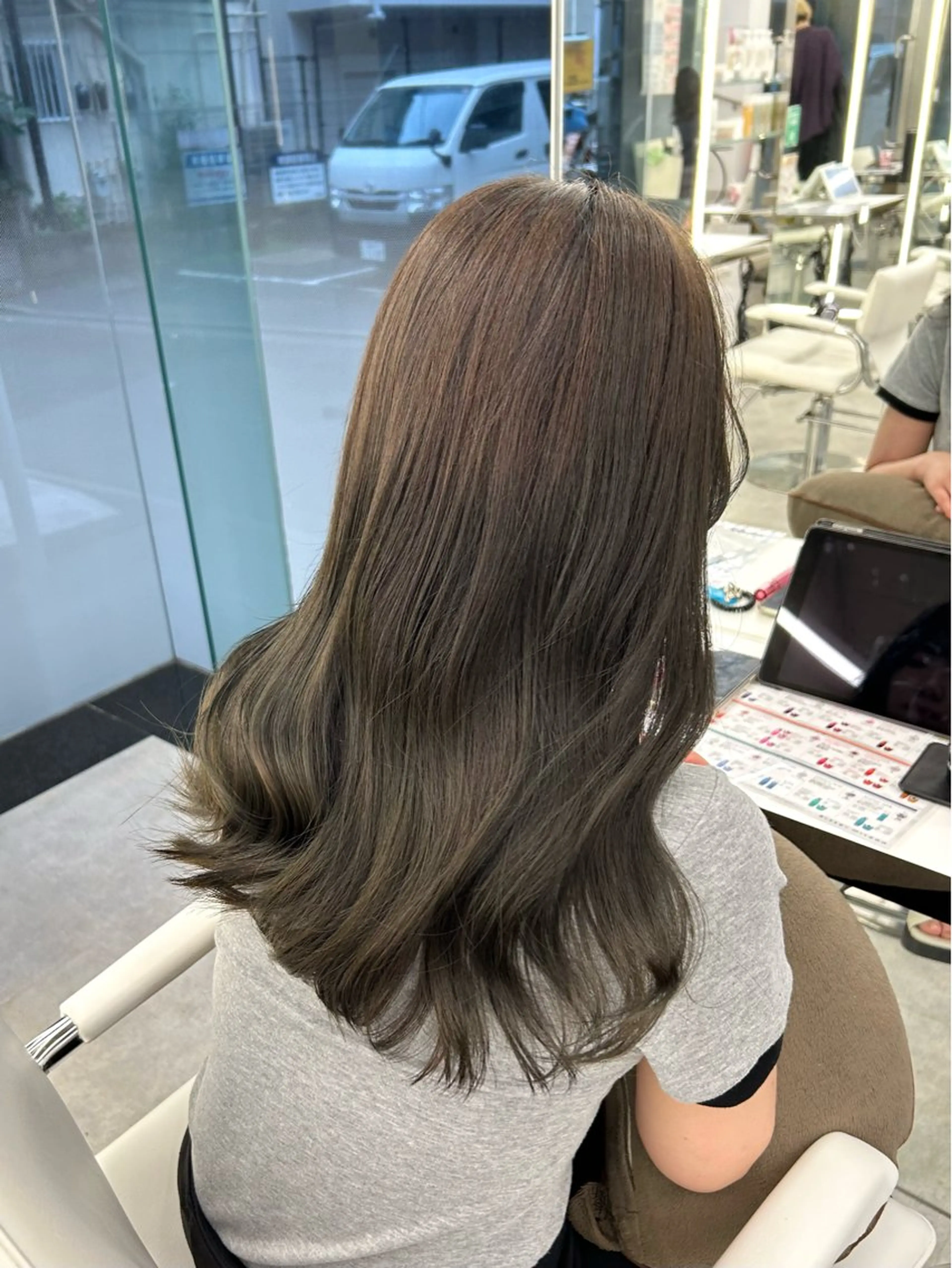 ロング カラー ベージュカラー ブリーチ ダブルカラー ブリーチなしカラー オリーブベージュ ヘアカラー 透明感ハイトーン特化 /ケアブリーチ/莉駒のヘアスタイル