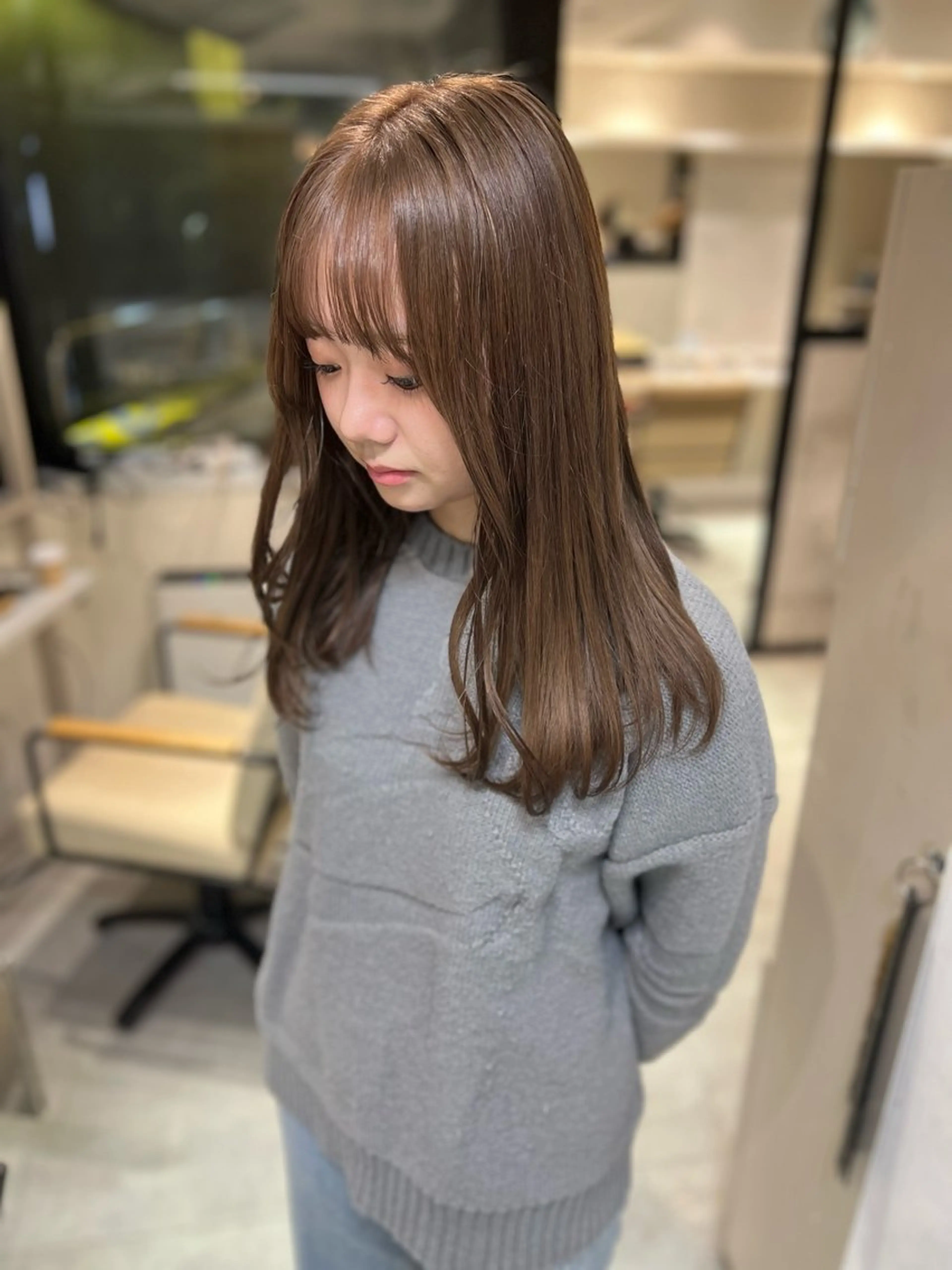 セミロング カラー ベージュカラー ブリーチ ayaka🫧 梅田ダブルカラーのヘアスタイル