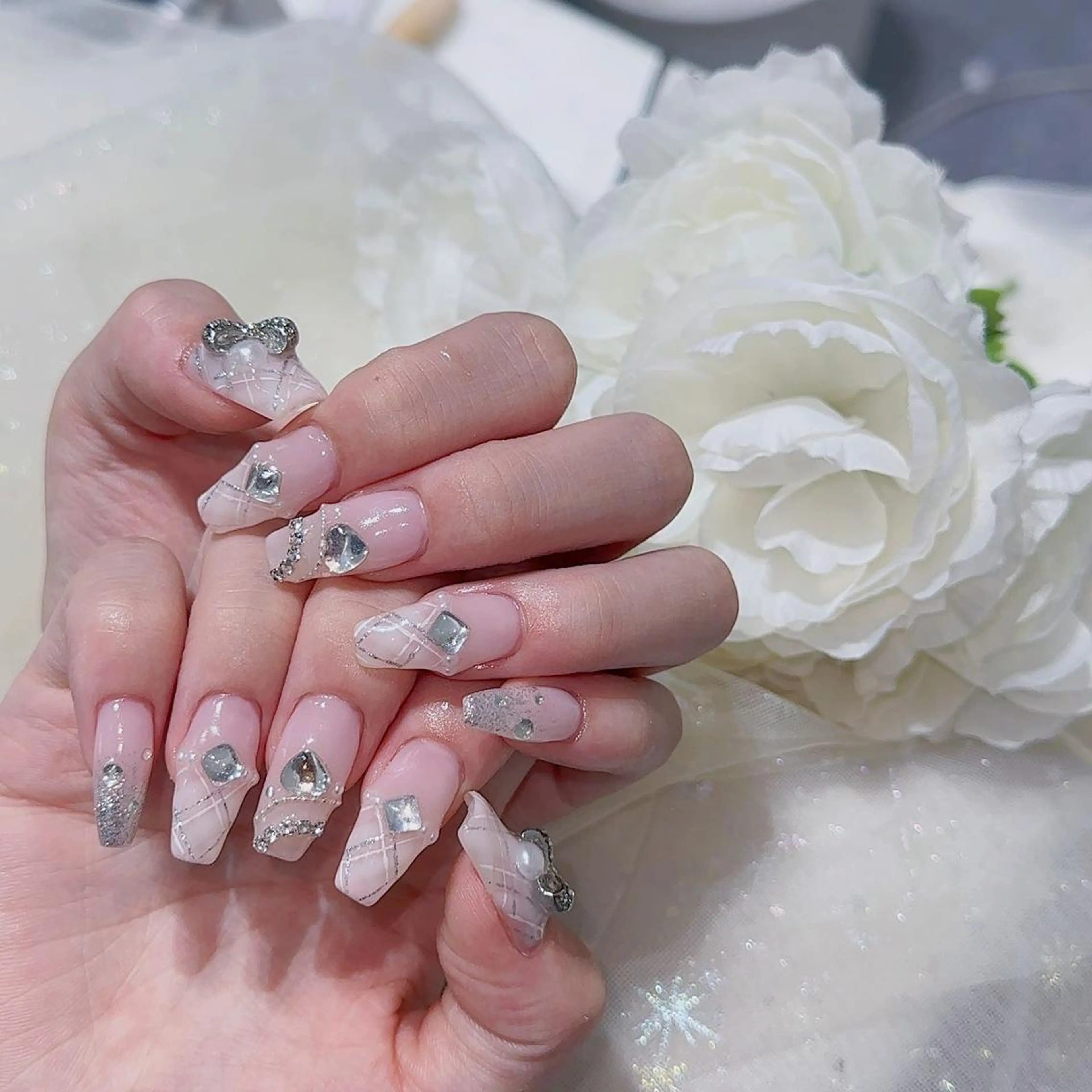 ネイル アートネイル 長さ出し ネイルチップ Queens ciciのネイルデザイン