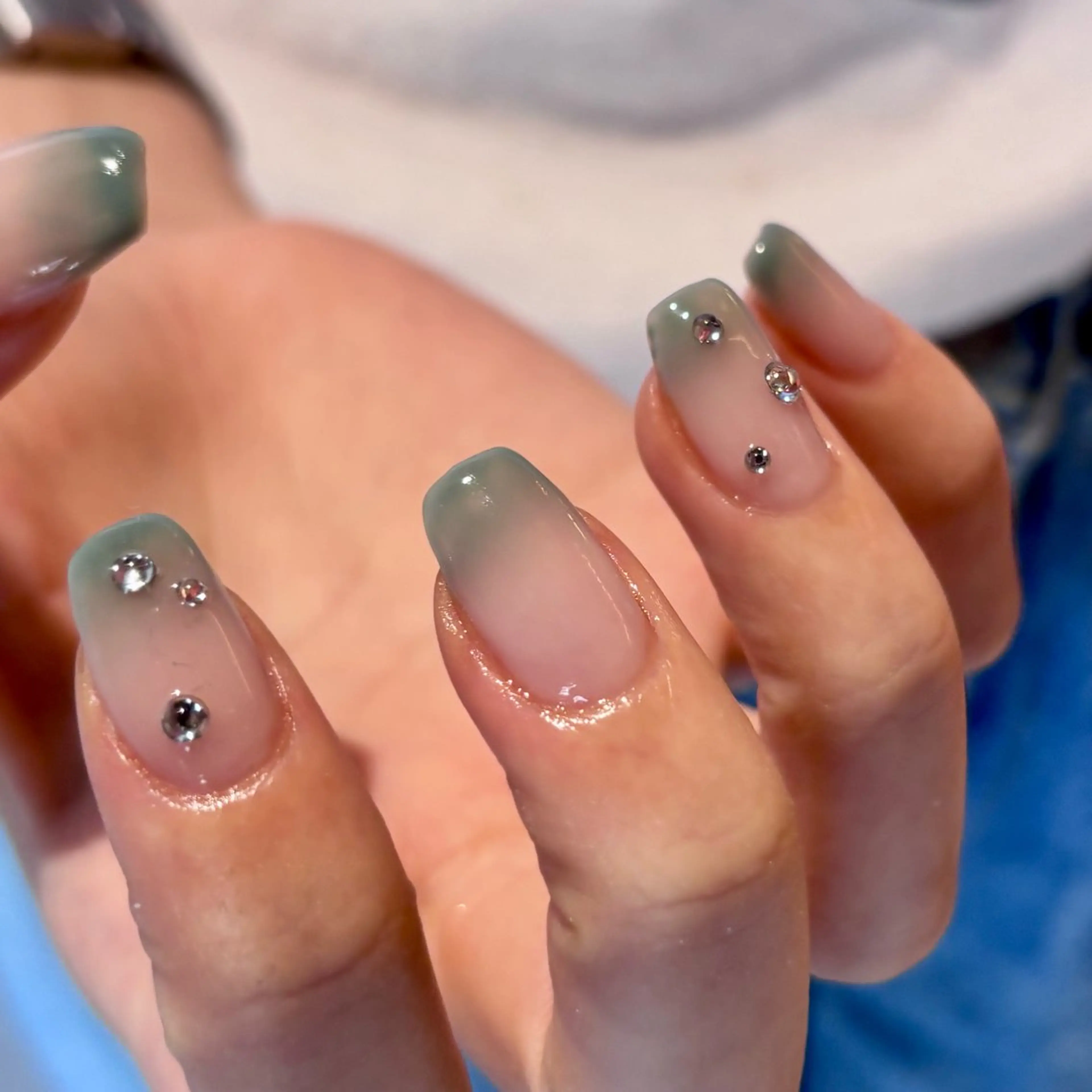 ネイル ジェルネイル グラデーション パラジェル シンプルネイル ストーンネイル ハンドネイル パラジェル / マグネット/AYAのネイルデザイン