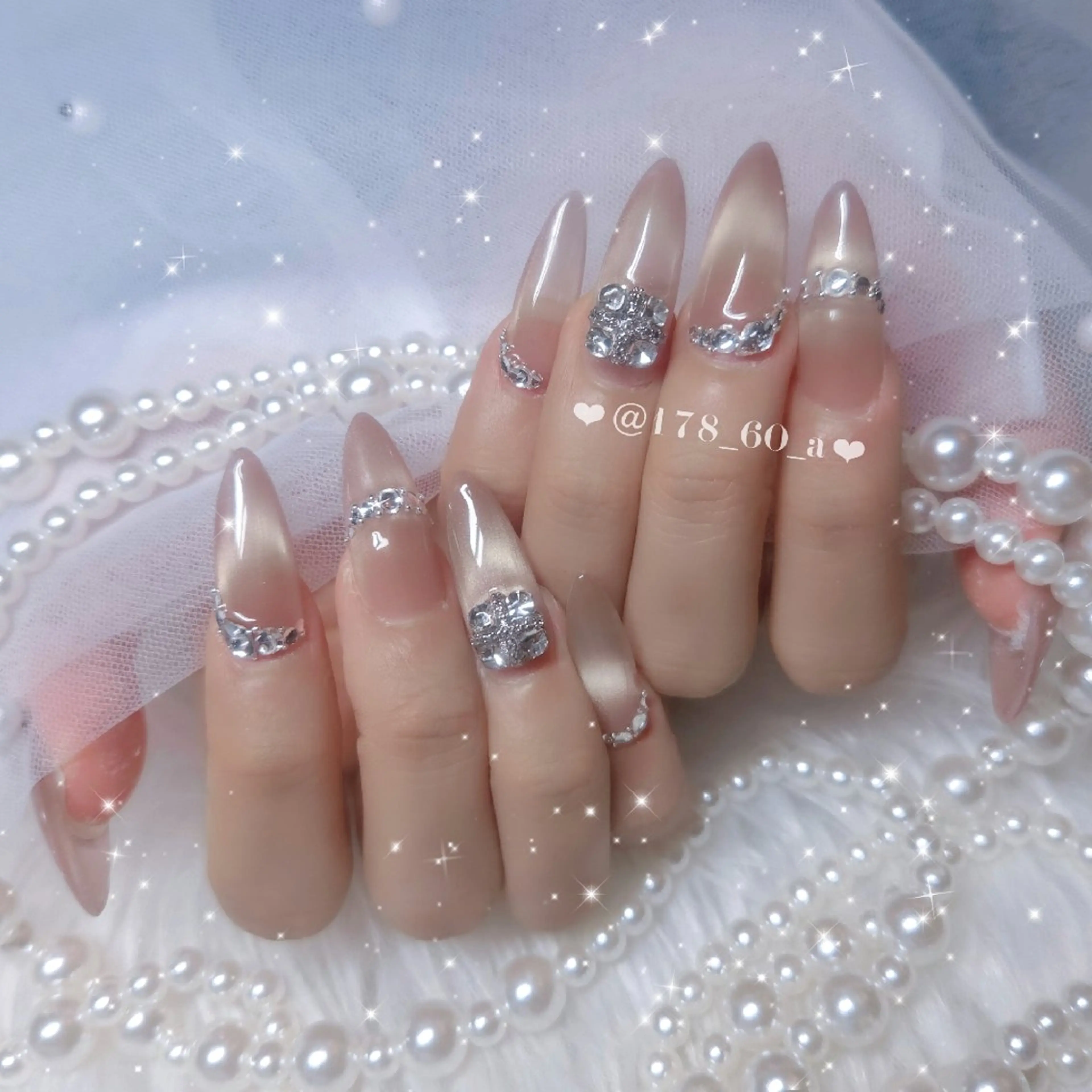 ネイル マグネットネイル スカルプネイル ストーンネイル ハンドネイル HAPPINAS🎀  れん🖤痛ネイルのネイルデザイン