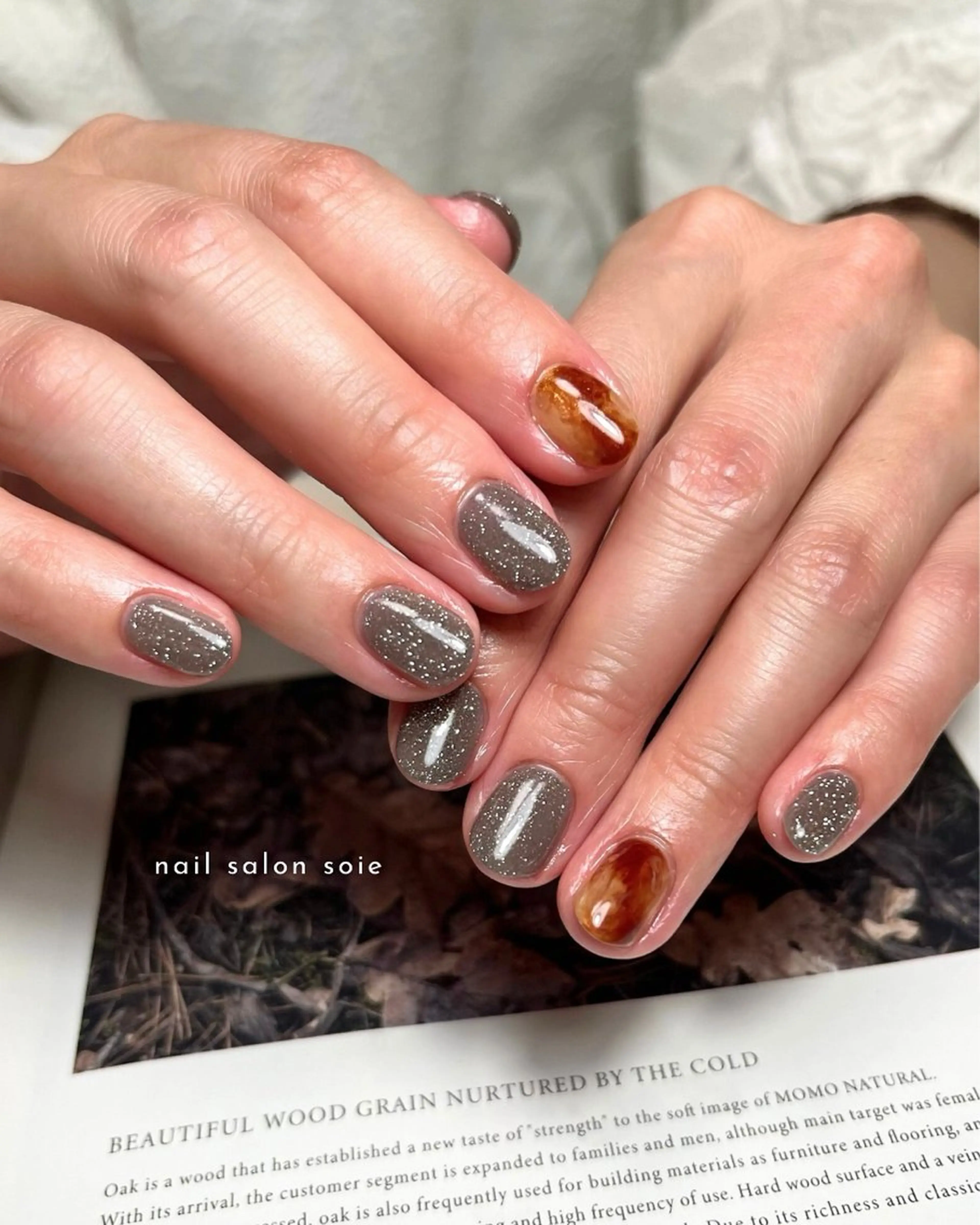ネイル べっ甲ネイル フラッシュネイル ラメ(グリッター) ハンドネイル soie nailのネイルデザイン