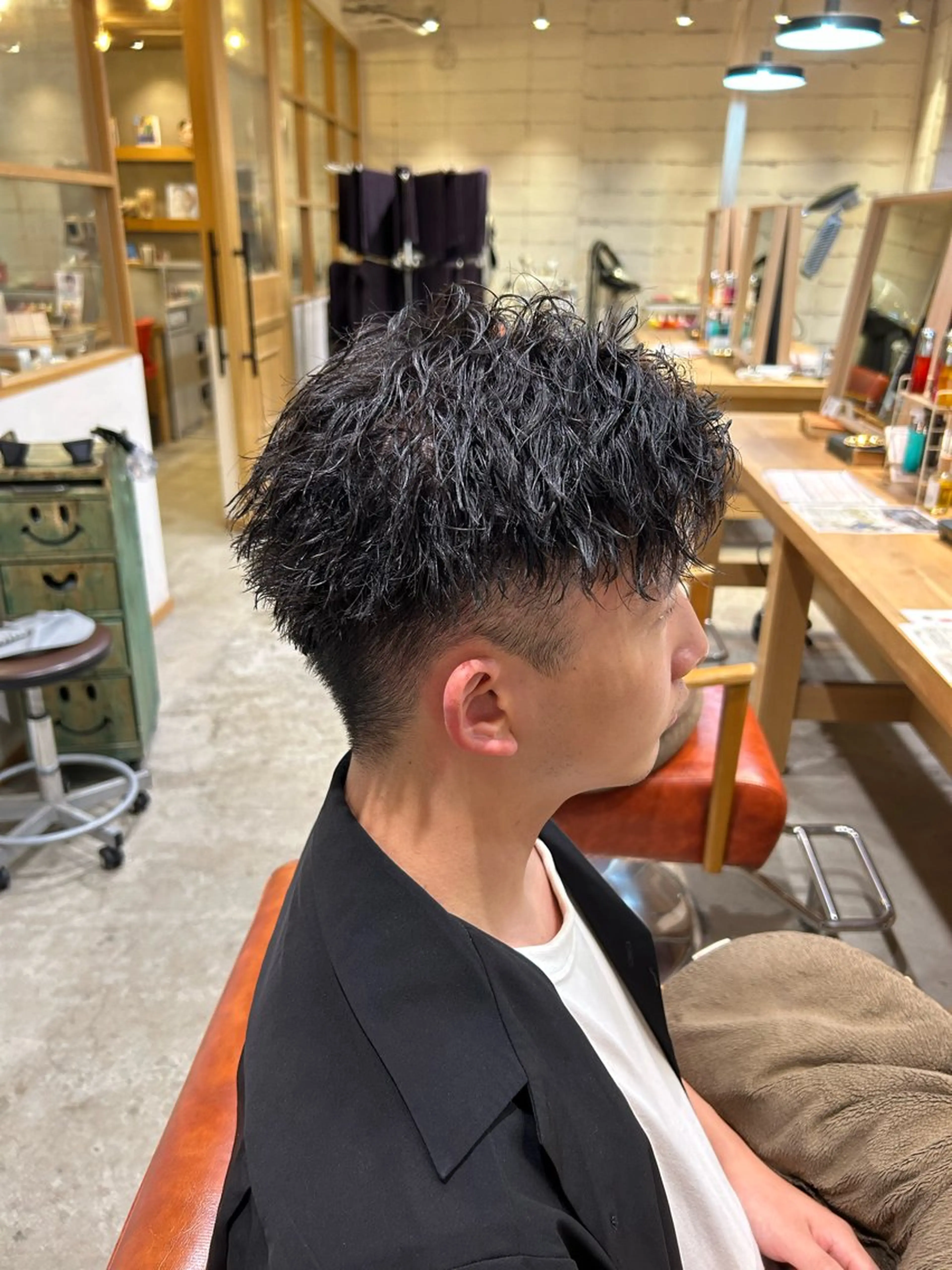 ショート カラー パーマ メンズ 新谷 虎太郎のヘアスタイル