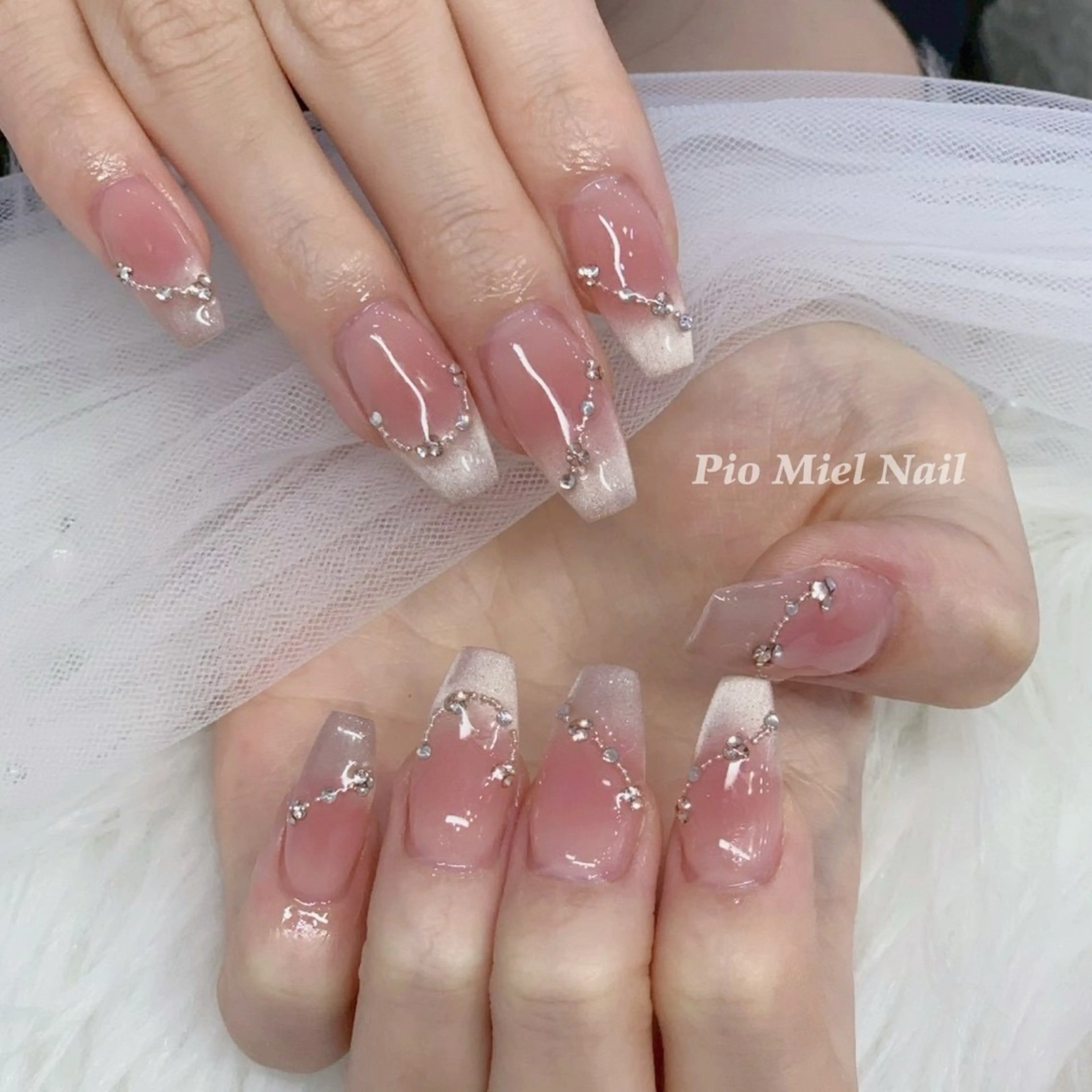 ネイル フレンチネイル グラデーション 韓国ネイル マグネットネイル ニュアンスネイル ハンドネイル HANA 長さだしのネイルデザイン