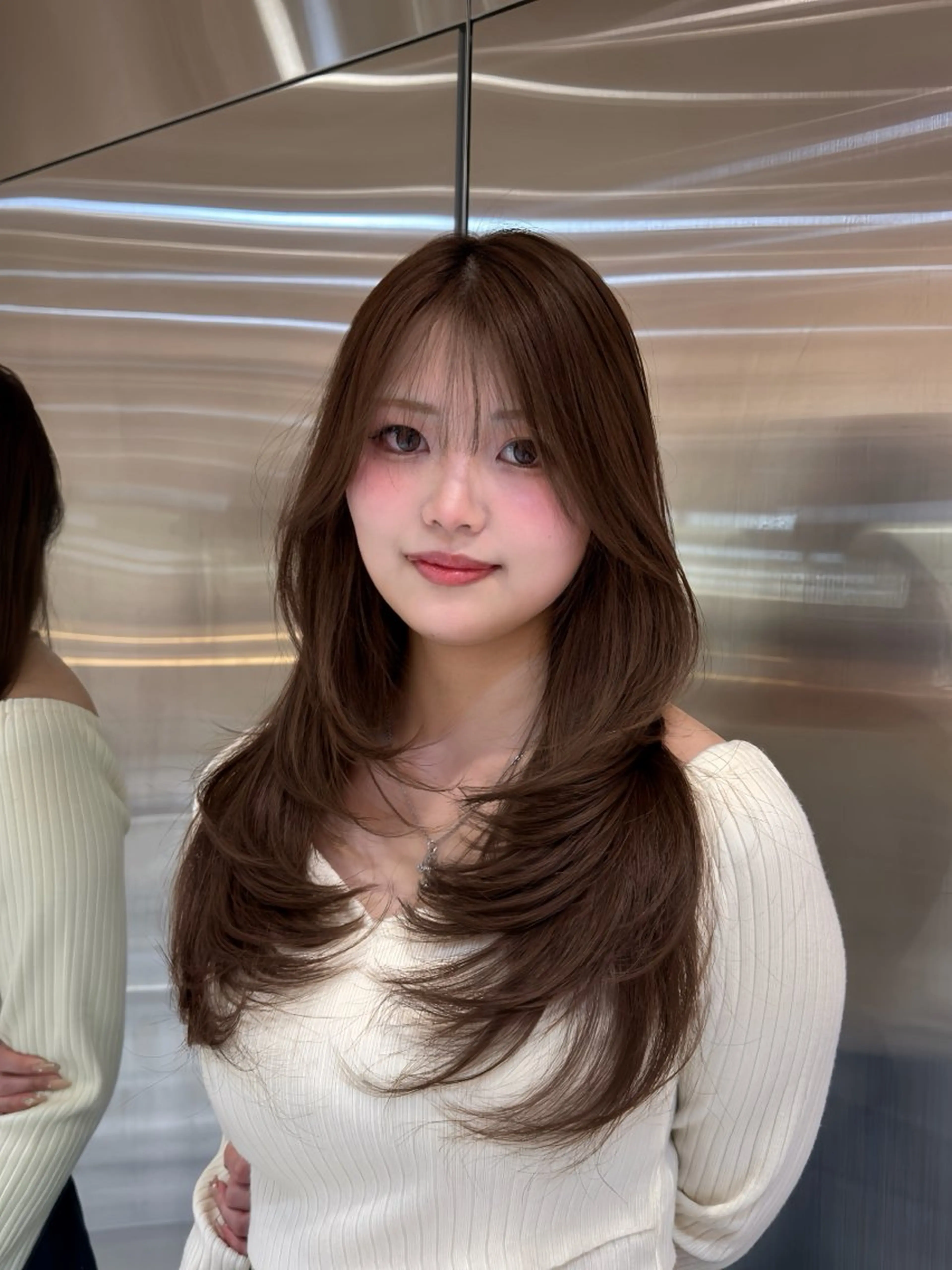 ロング カラー 透明感カラー 韓国風ヘア レイヤーカット 小顔カット カット ヘアカラー トリートメント 今っぽレイヤーカット グレージュ/リョウヤのヘアスタイル