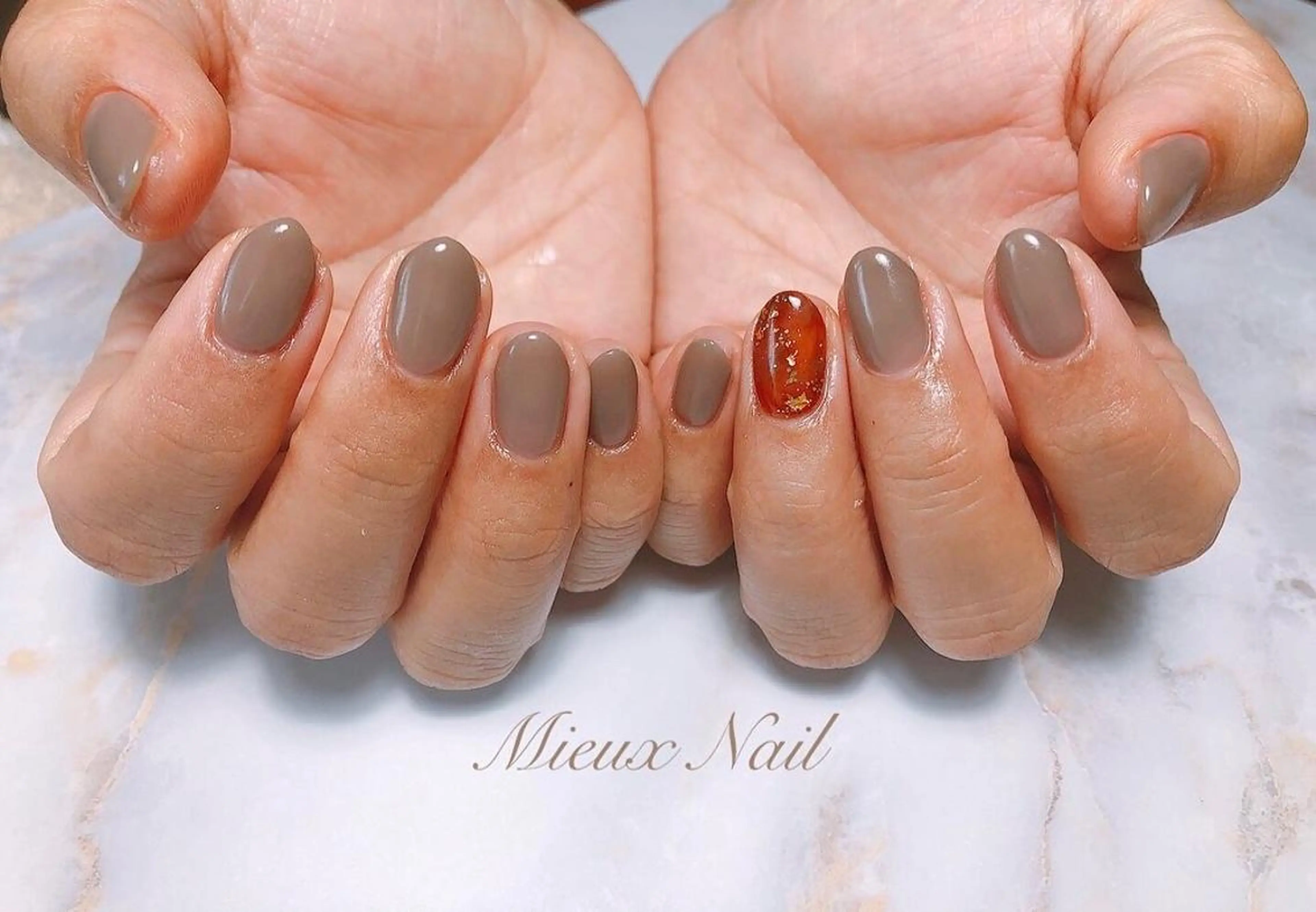 ネイル べっ甲ネイル ブルー オフィスネイル シンプルネイル 市川 麻衣子のネイルデザイン