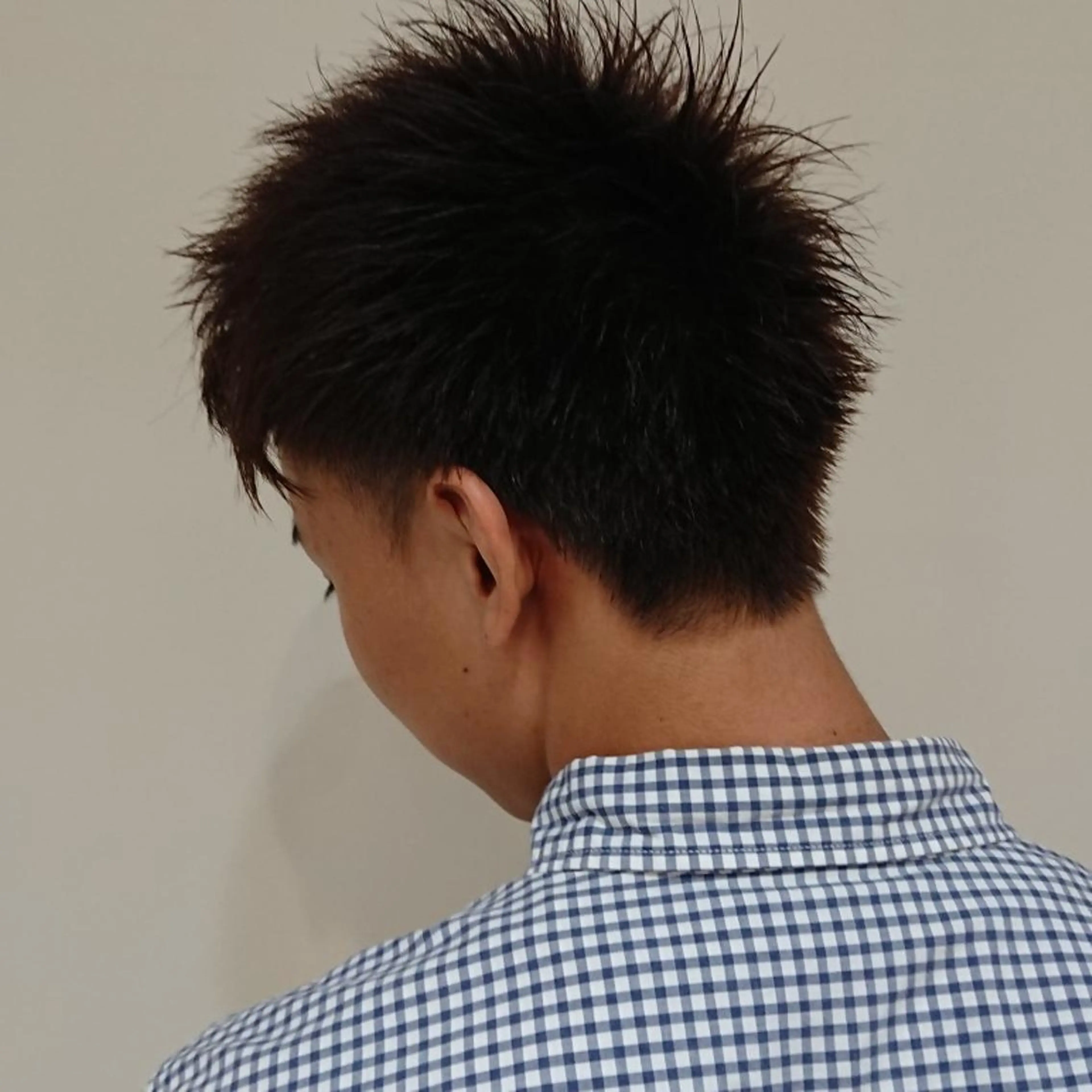 メンズ カラー ブリーチ/ヘアケア/ 艶髪/イギチハルのヘアスタイル