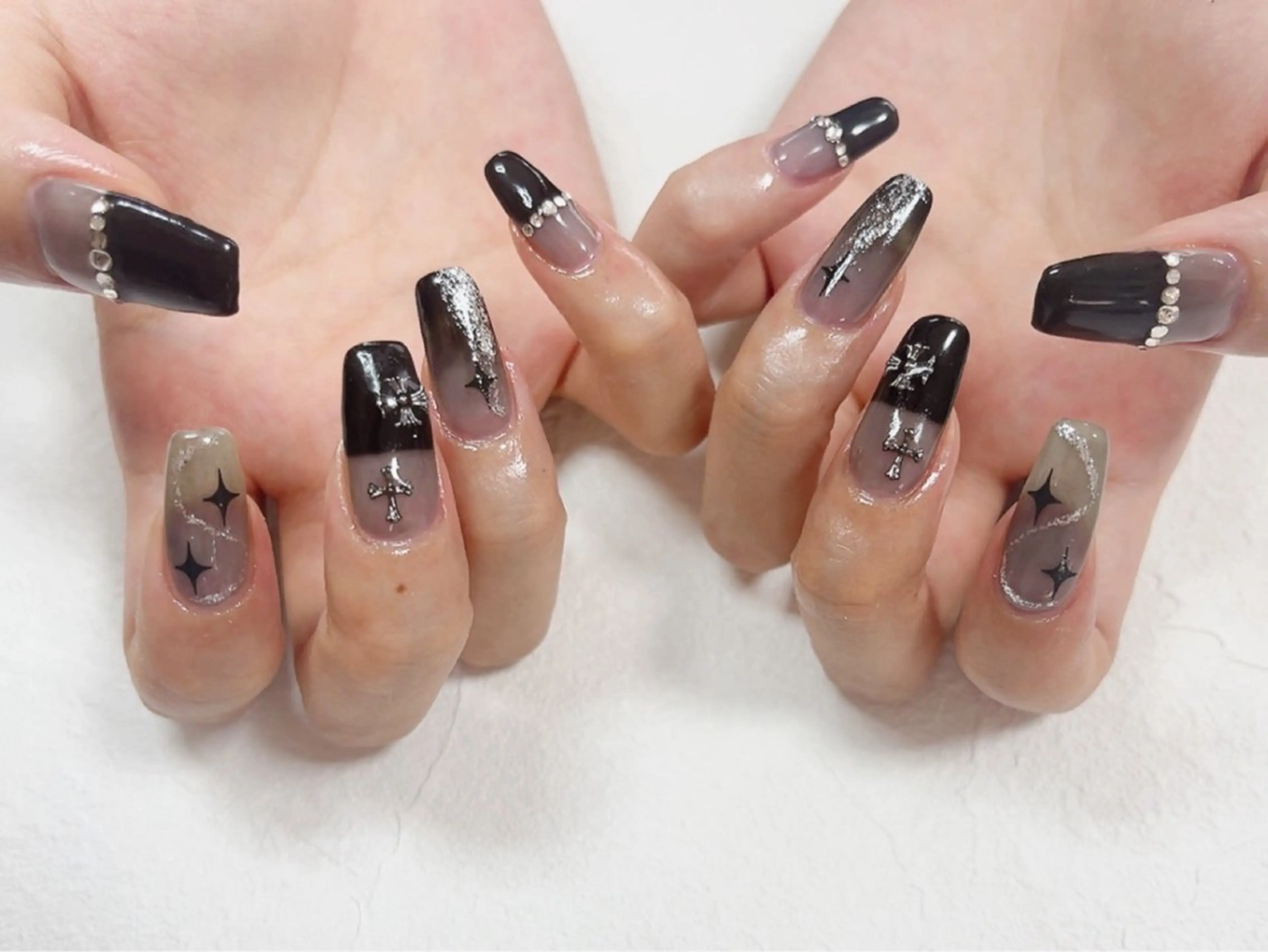 ネイル フットネイル ジェルネイル キラキラネイル メンズネイル パラジェル kiki nail たまプラーザのネイルデザイン