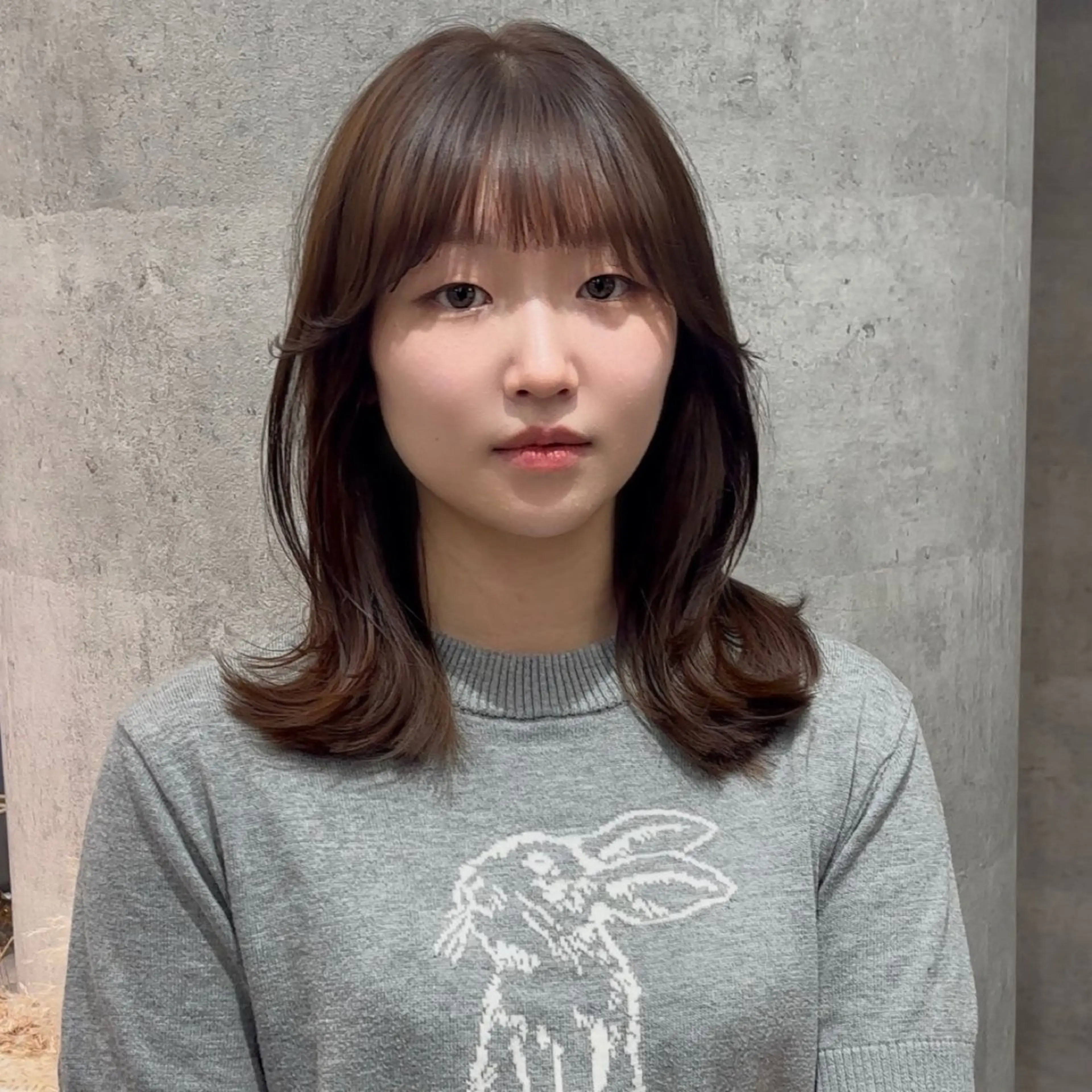 ミディアム くびれヘア 韓国風ヘア レイヤーカット シースルーバング 新宿/韓国レイヤー/ 顔まわり/メンズヘアのヘアスタイル