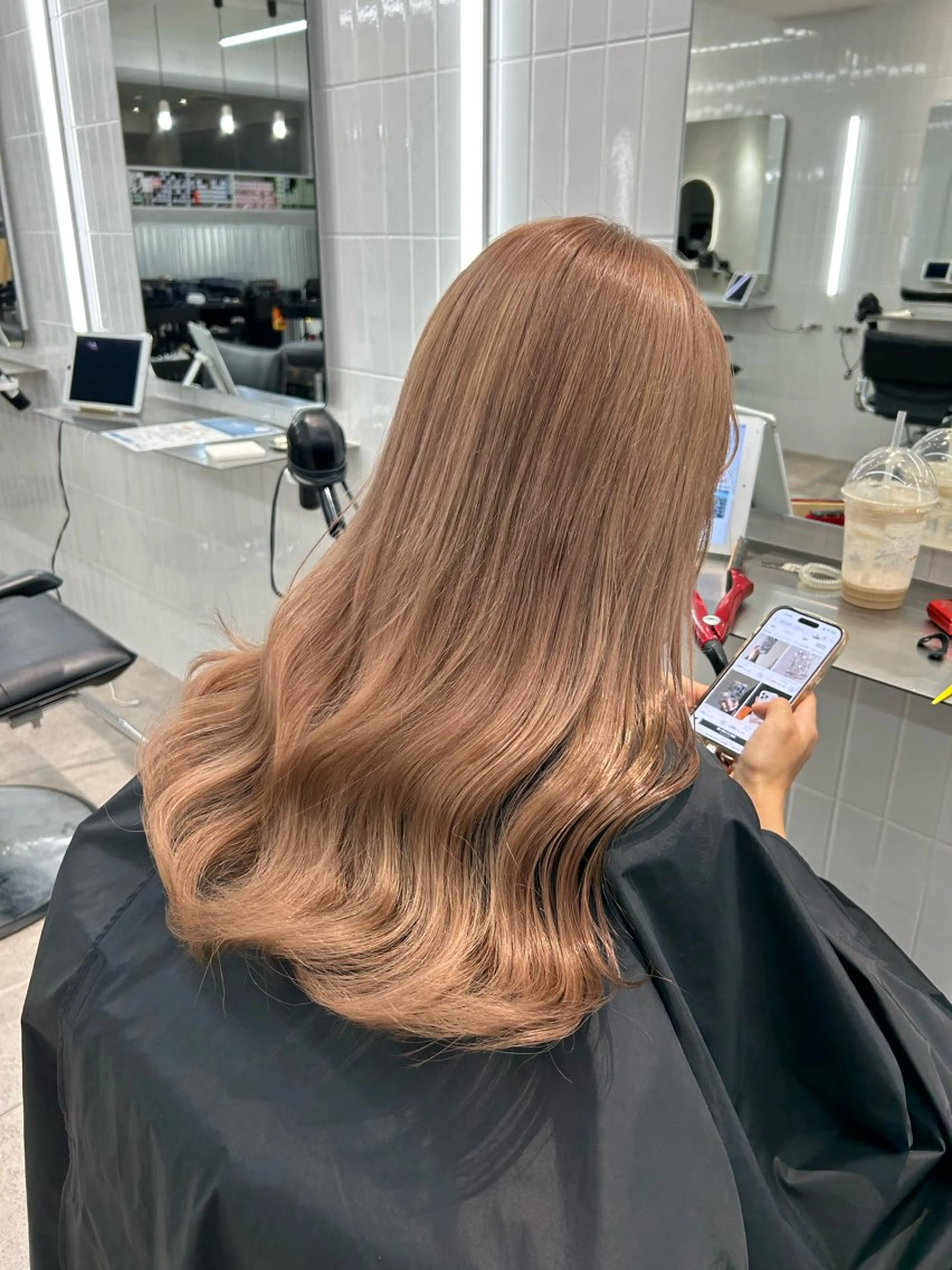 セミロング カラー 🫧ミルクティー ブリーチRIKU🫧のヘアスタイル