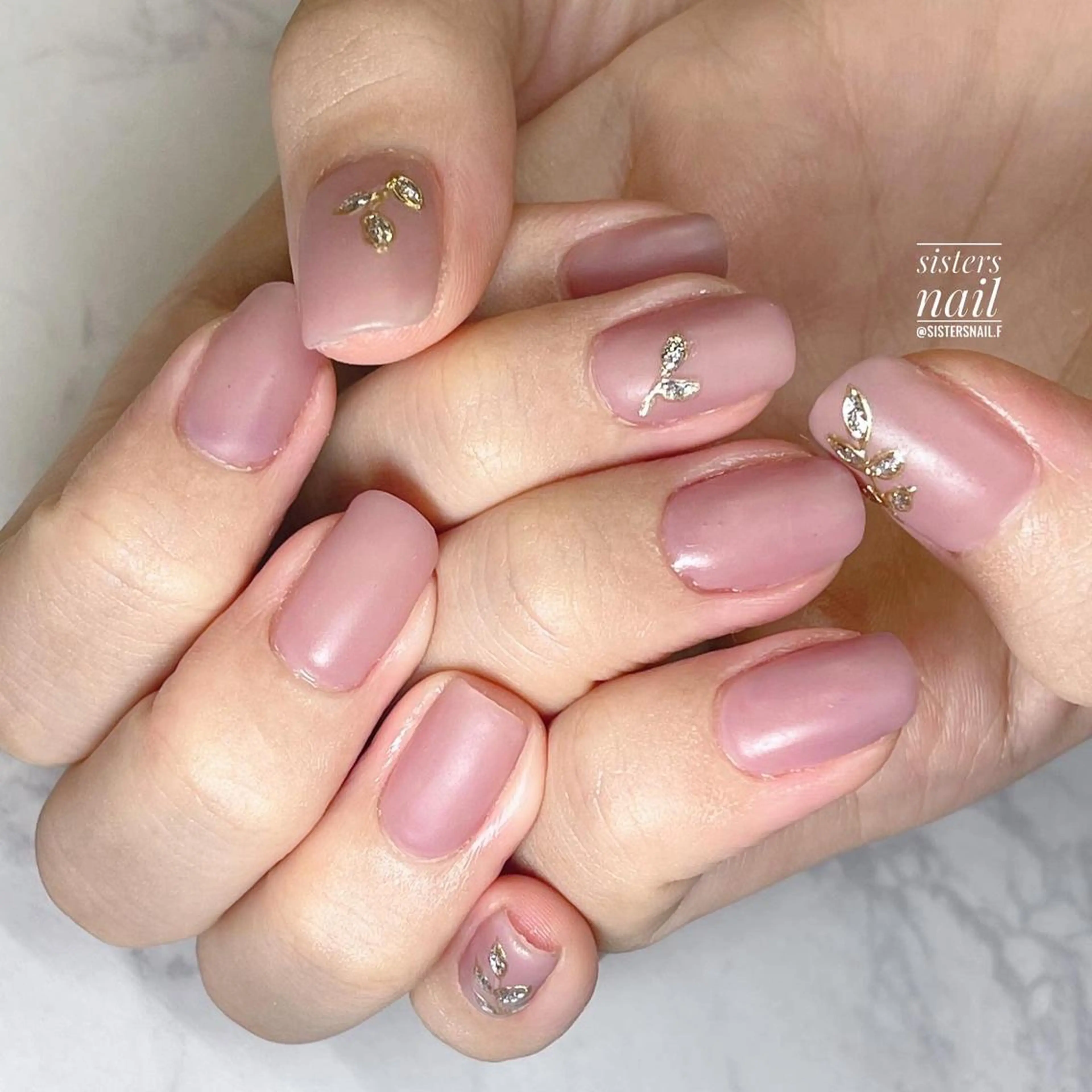 ネイル アートネイル キラキラネイル マットネイル ワンカラーネイル シンプルネイル sisters nail.fのネイルデザイン