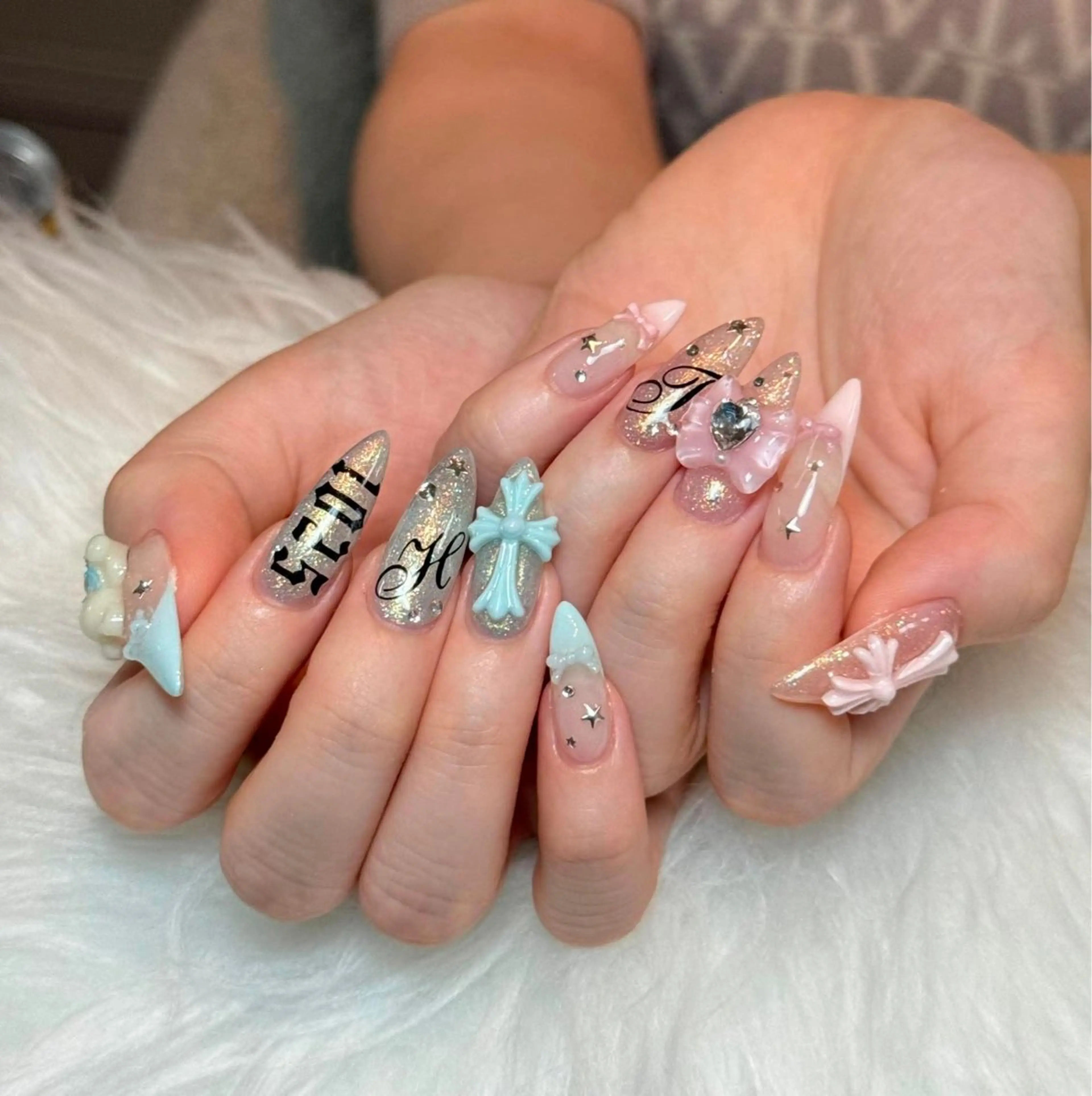 ネイル チークネイル ドット フレンチネイル グラデーション ハート ハンドネイル Julli NailStudioのネイルデザイン