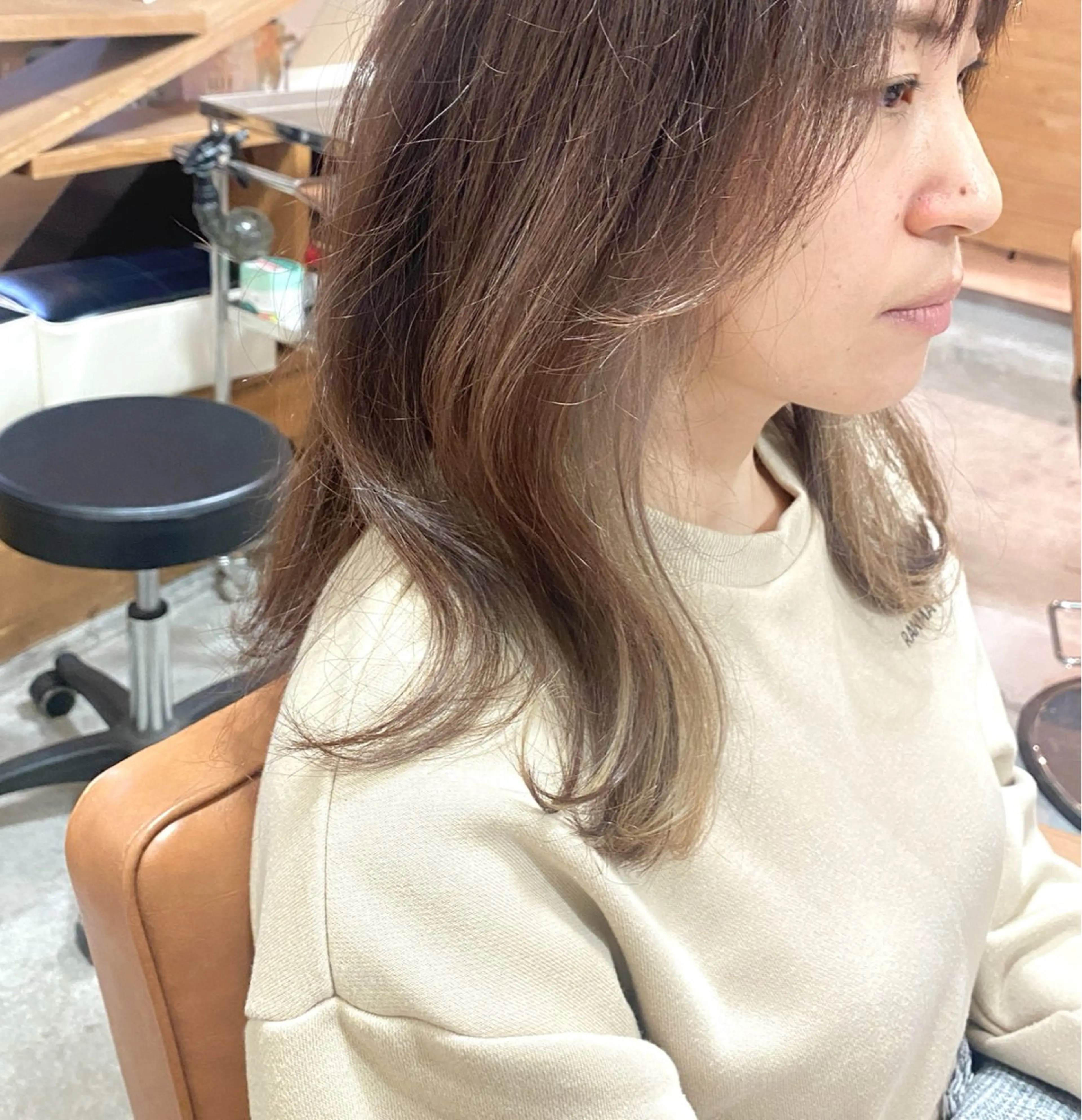 ミディアム カット ヘアカラー トリートメント ブリーチなしWカラー /酸性ストレート河本のヘアスタイル