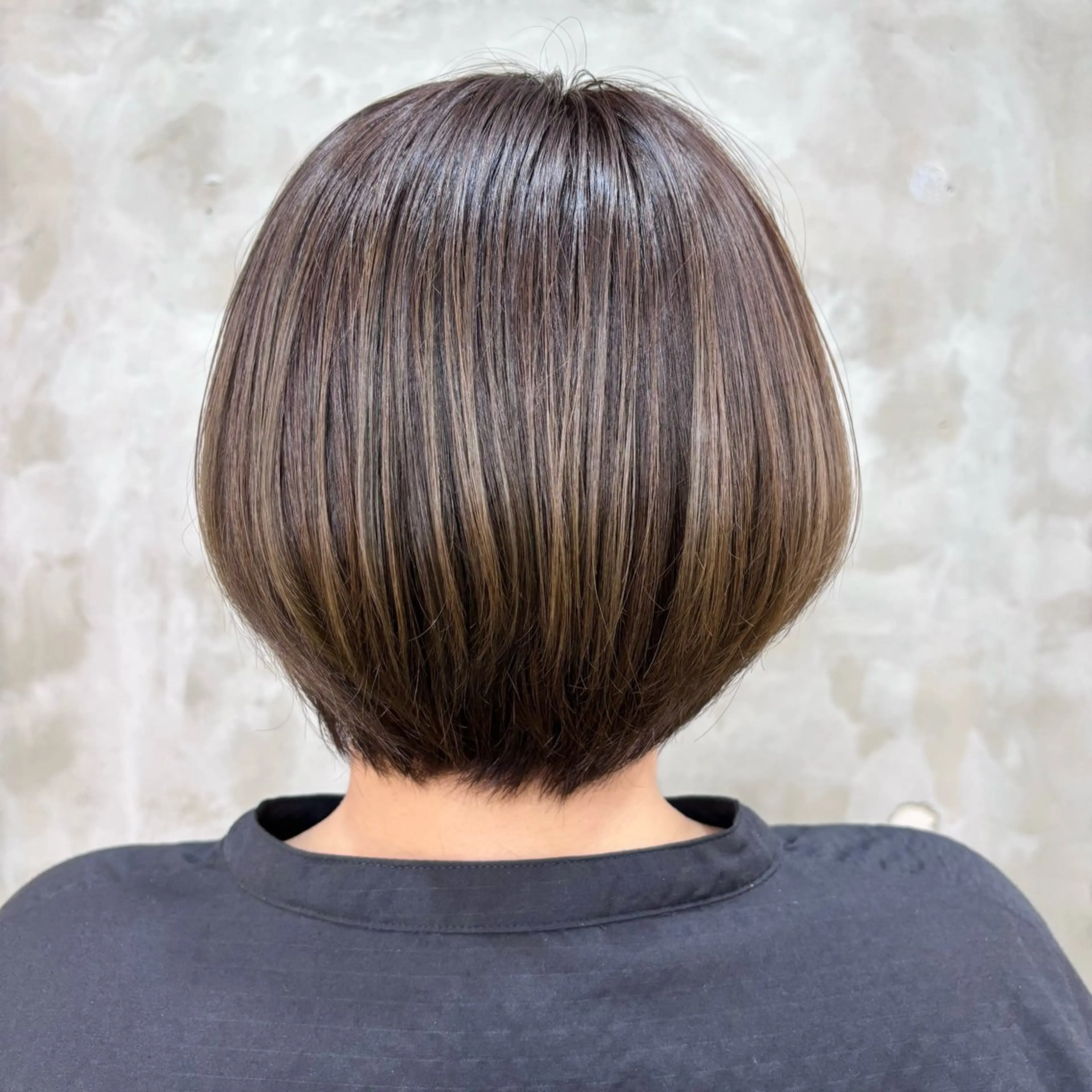 ショート カラー 透明感カラー ヘアカラー トリートメント 美容室eTONe仙台駅前所属・艶髪‎カラー🤍 RIKAのヘアスタイル