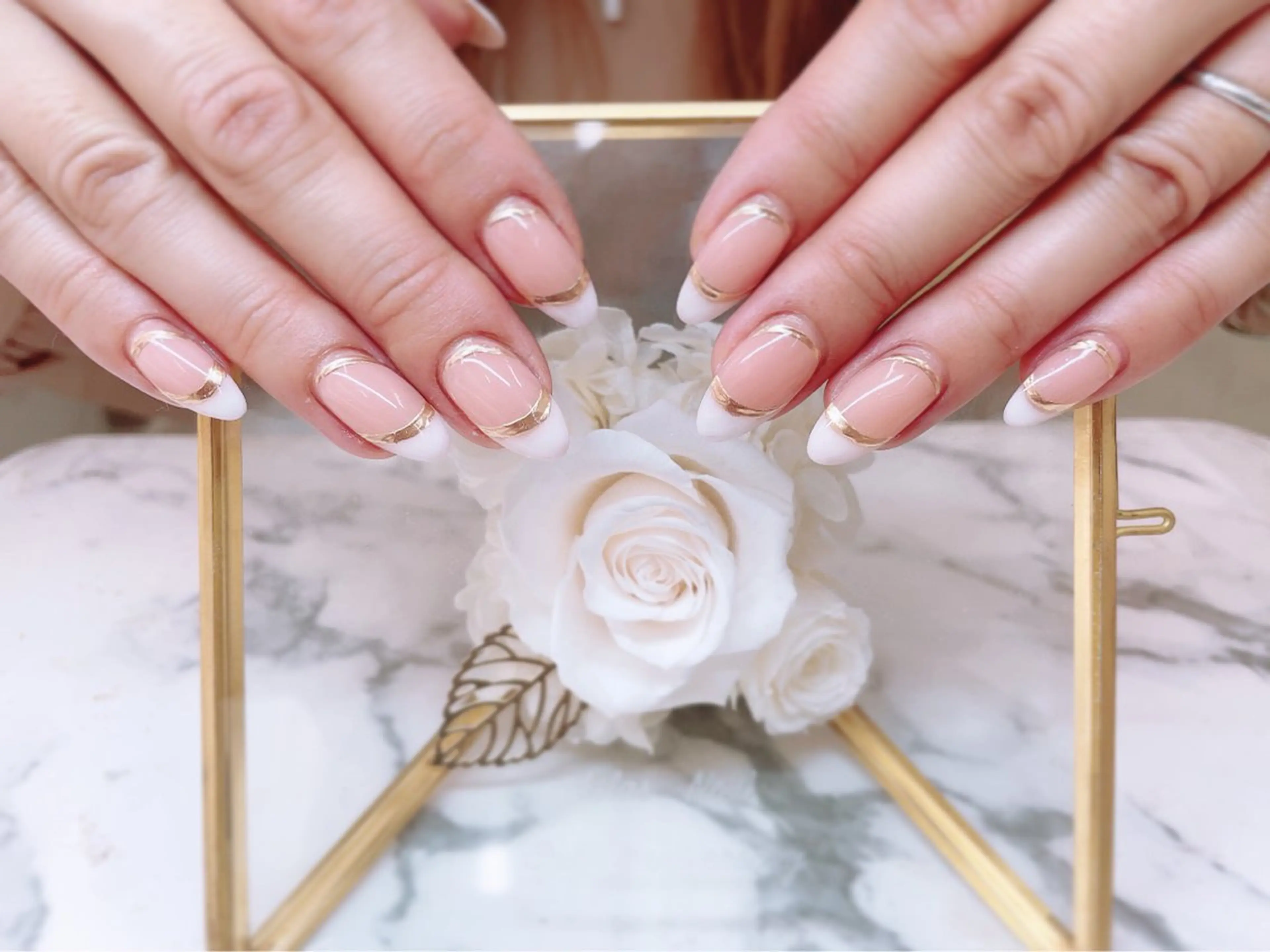ネイル フレンチネイル ジェルネイル ゴールド ハードジェル キラキラネイル Lilas Nailのネイルデザイン