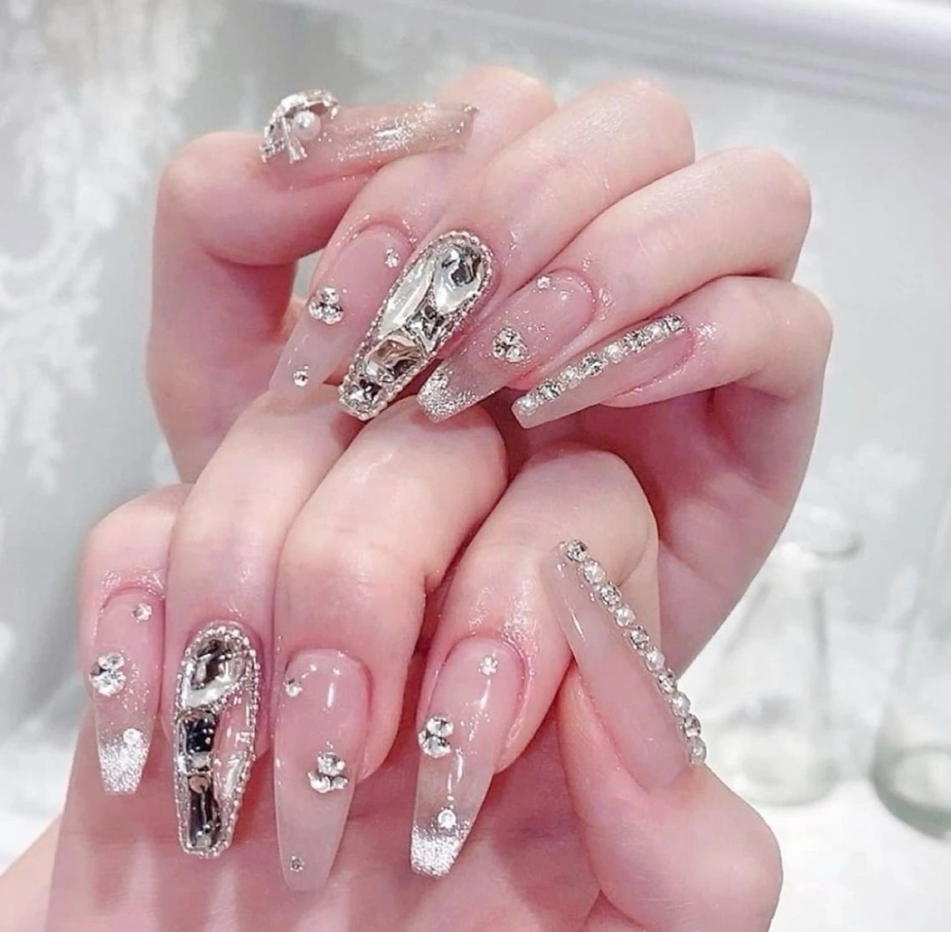ネイル マグネットネイル ピンク ネイルチップ 冬ネイル クリスマス ハンドネイル Lee Nailsのネイルデザイン