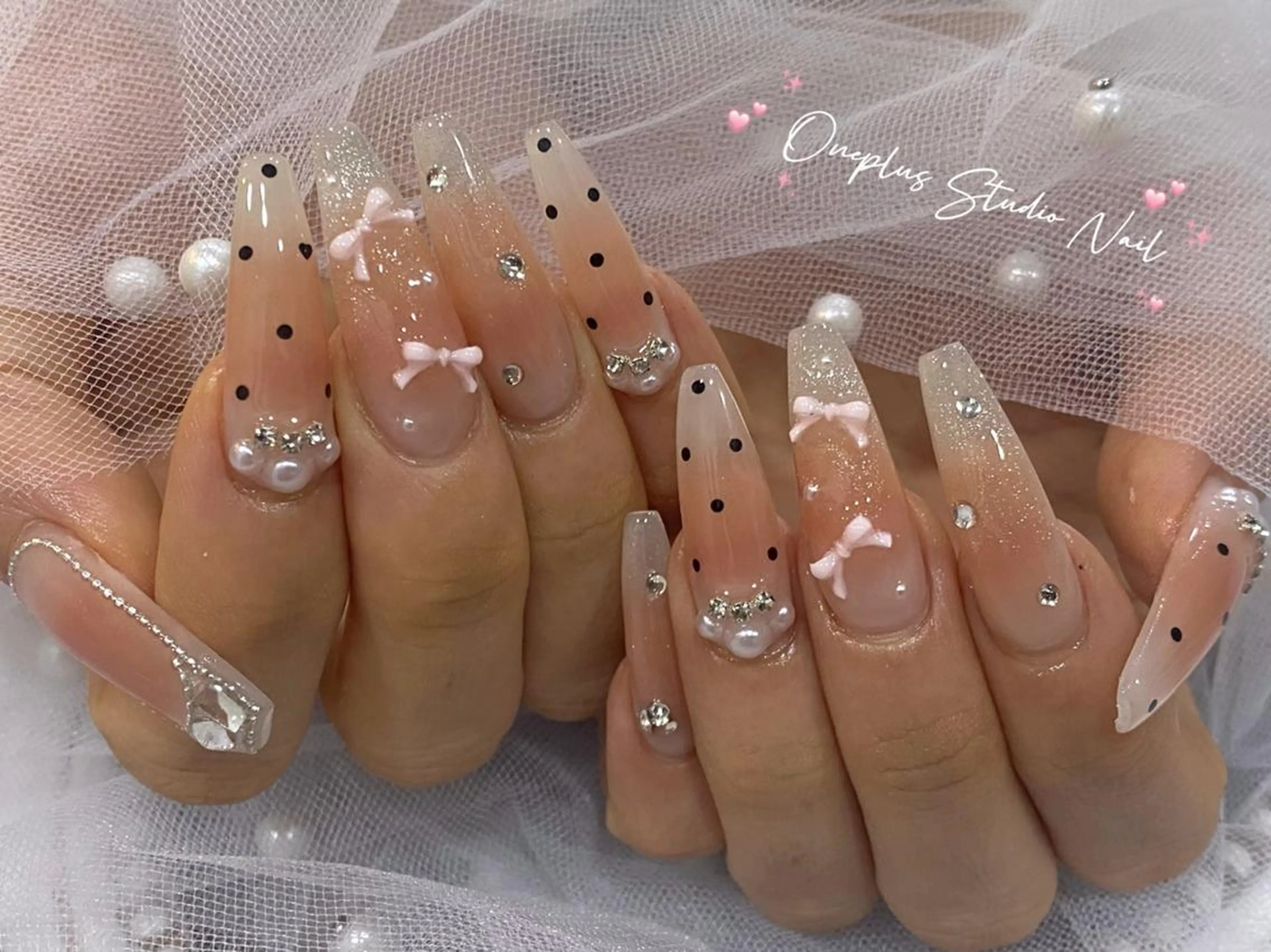 ネイル アートネイル フレンチネイル ガーリー ハート キラキラネイル One plus StudioNailのネイルデザイン