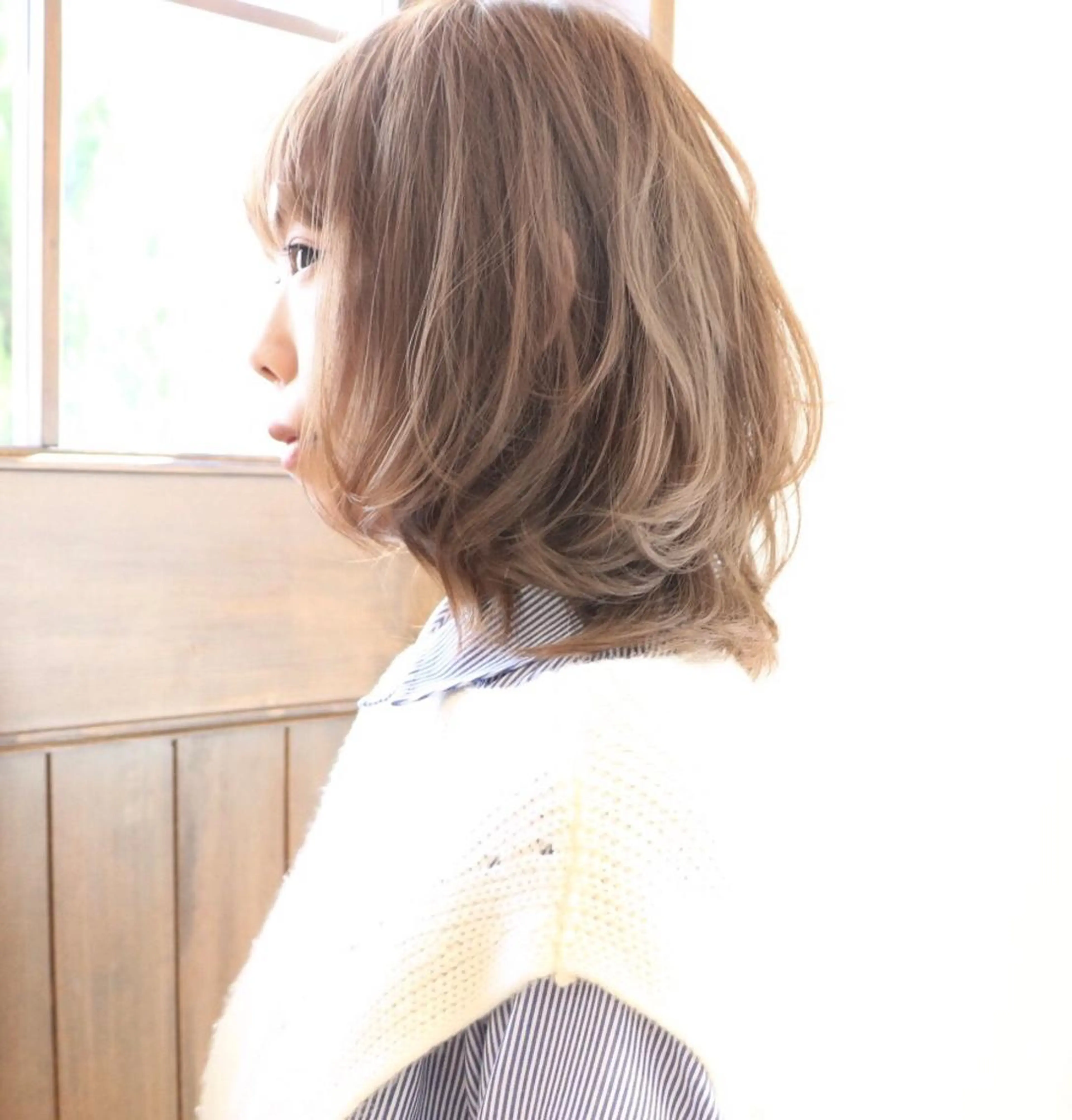 ミディアム アッシュ atelier RICOのヘアスタイル