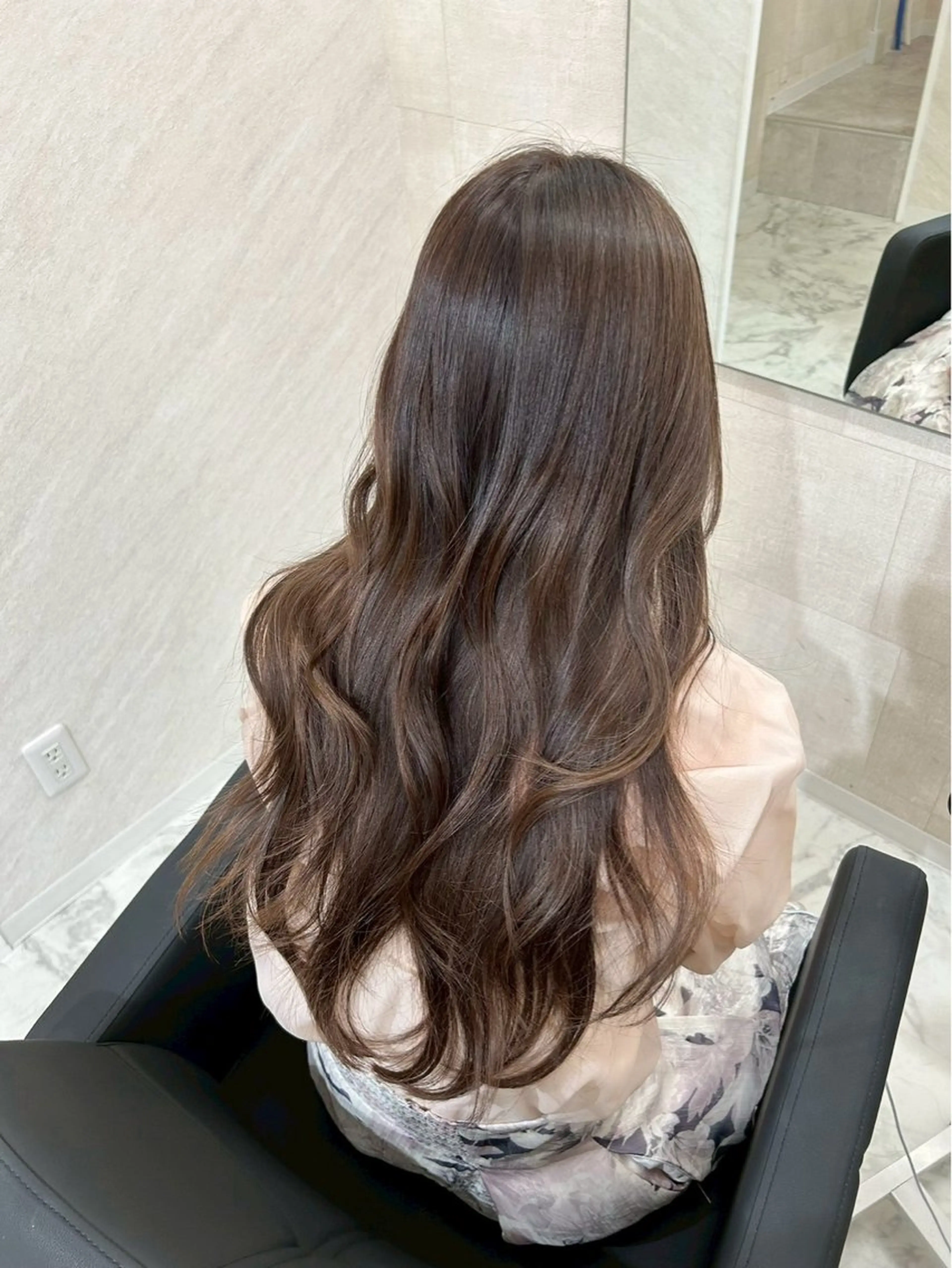 ロング 顔まわりレイヤー 韓国風ヘア レイヤーカット 小顔カット カット ヘアカラー トリートメント 韓国×髪質改善 蓮池 翼のヘアスタイル