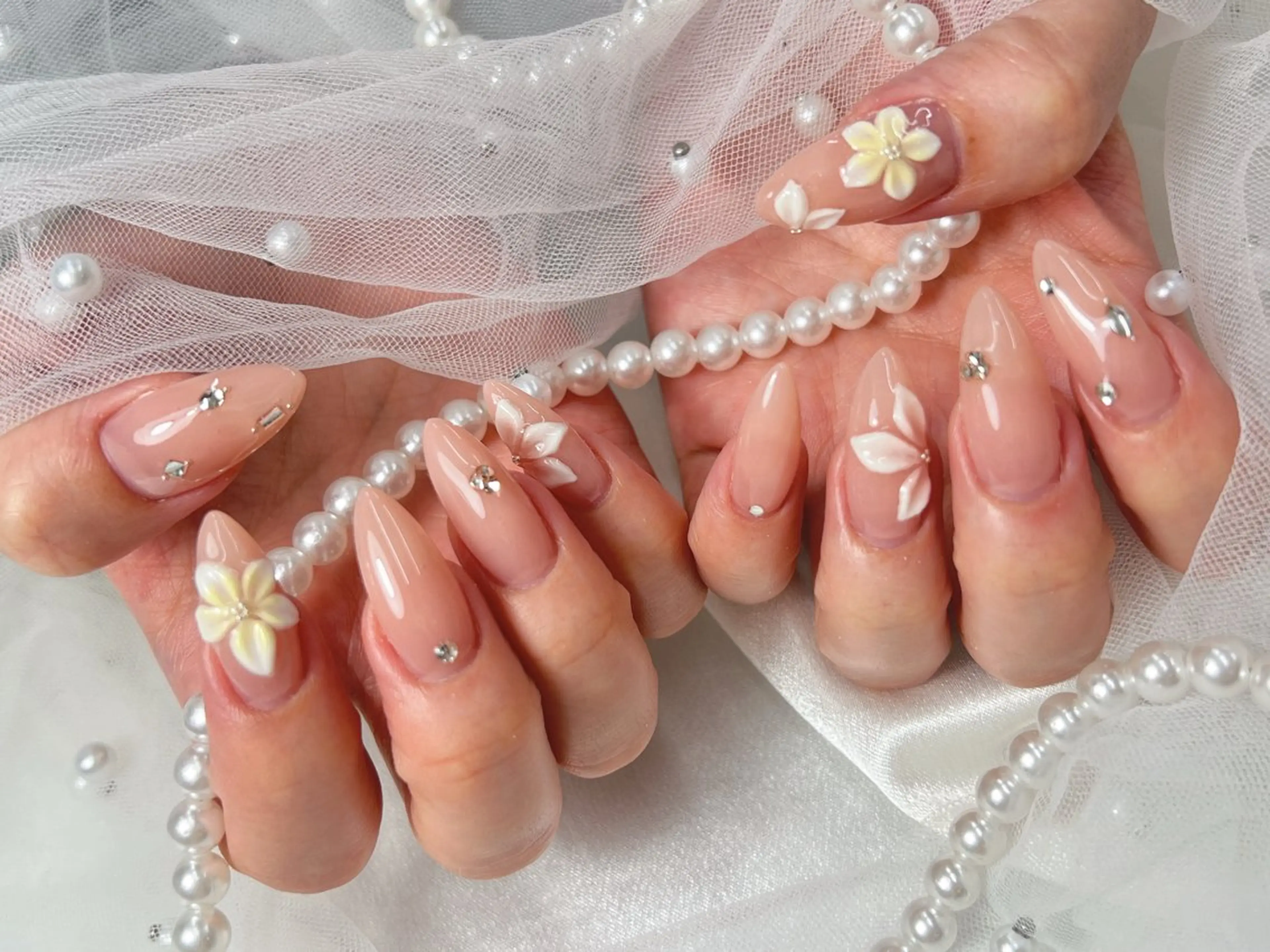 ハンドネイル bijou nails　蓮のネイルデザイン