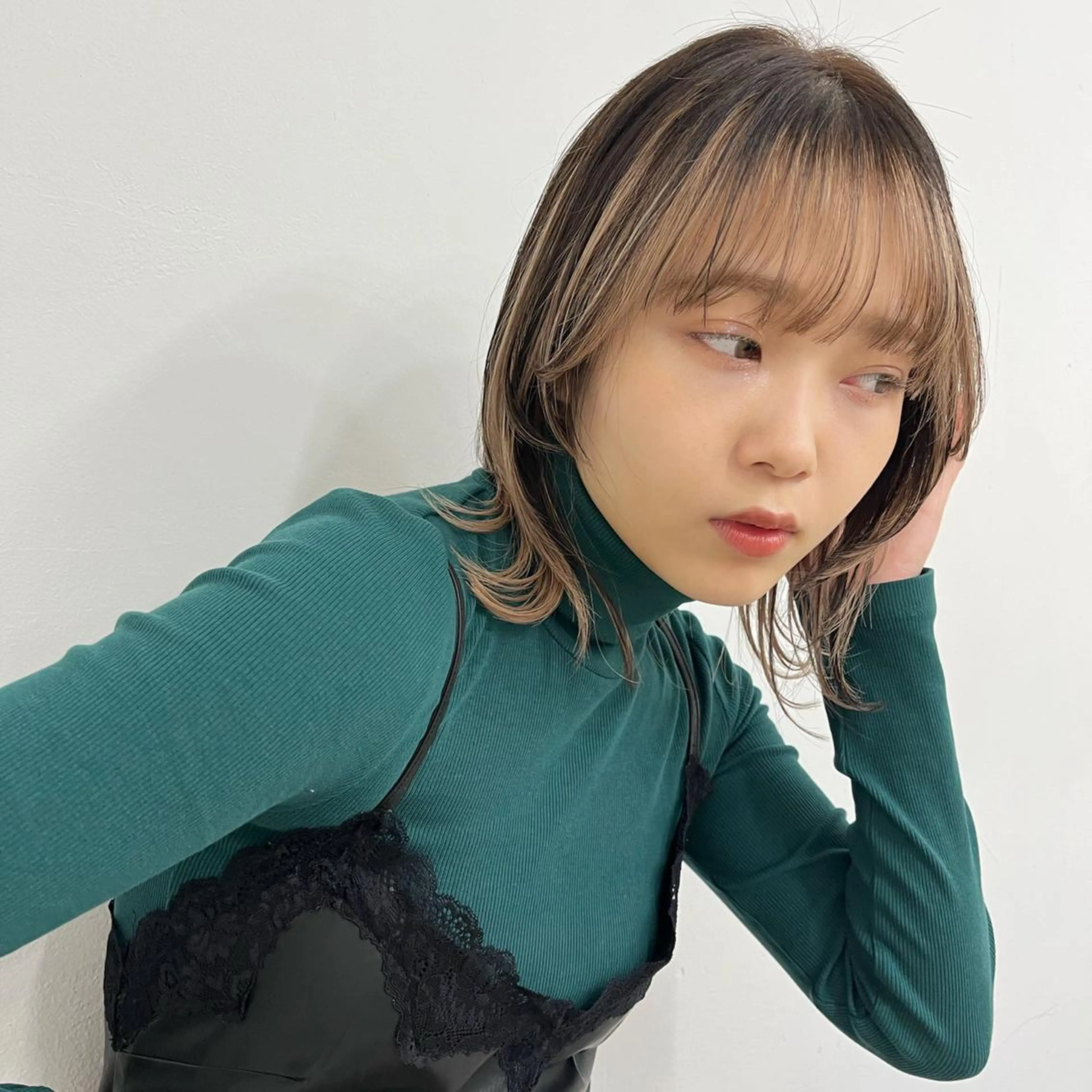 ミディアム カラー デザインカラー mizuho🐈⬛ 艶髪¦ダークトーンのヘアスタイル